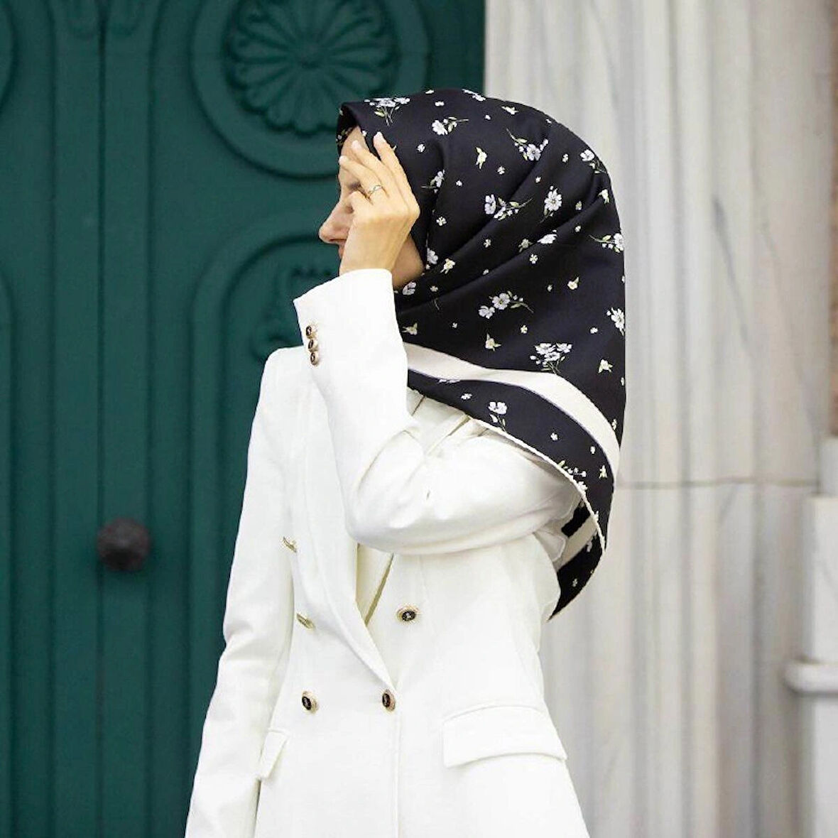 Vissona Twill İpek Eşarp Çiçek Desenli Siyah, Gri