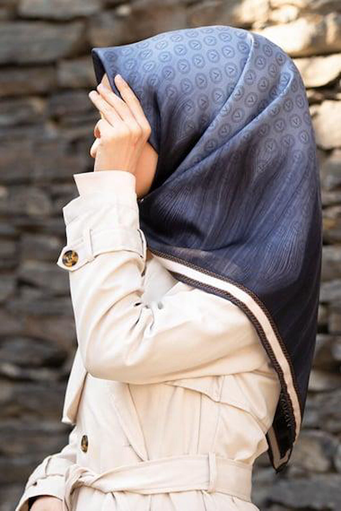 Vissona Tivil İpek Eşarp 10659 - 8 - 0031 İndigo Mavi Monogram Desen