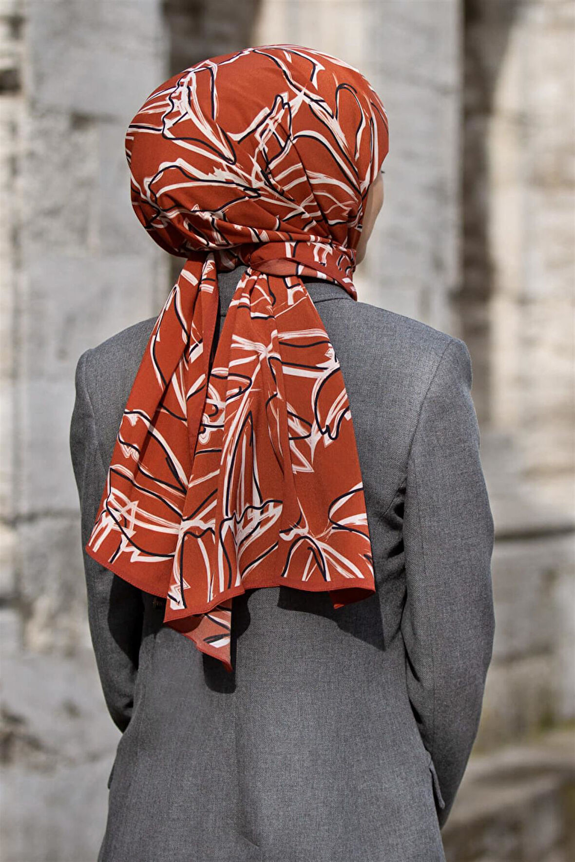 LÜKS MEDİNE İPEĞİ YAPRAK DESENLİ TABA RENKLİ 75X195 KIRIŞMAZ ŞAL MOSS KREP DİKİŞ TİPİ İTALYAN DİKİŞLİ