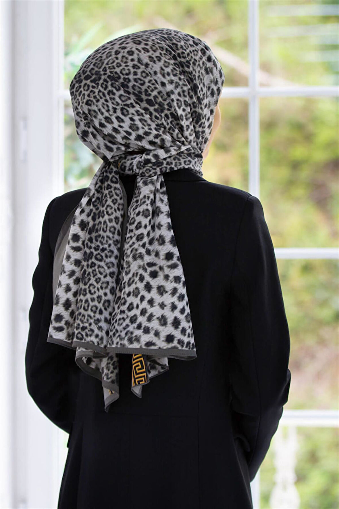 LÜKS MEDİNE BAROK BARDÜRLÜ LEOPAR DESENLİ GRİ - GRİ RENKLİ 75X195 KIRIŞMAZ ŞAL MOSS KREP DİKİŞ TİPİ İTALYAN DİKİŞLİ