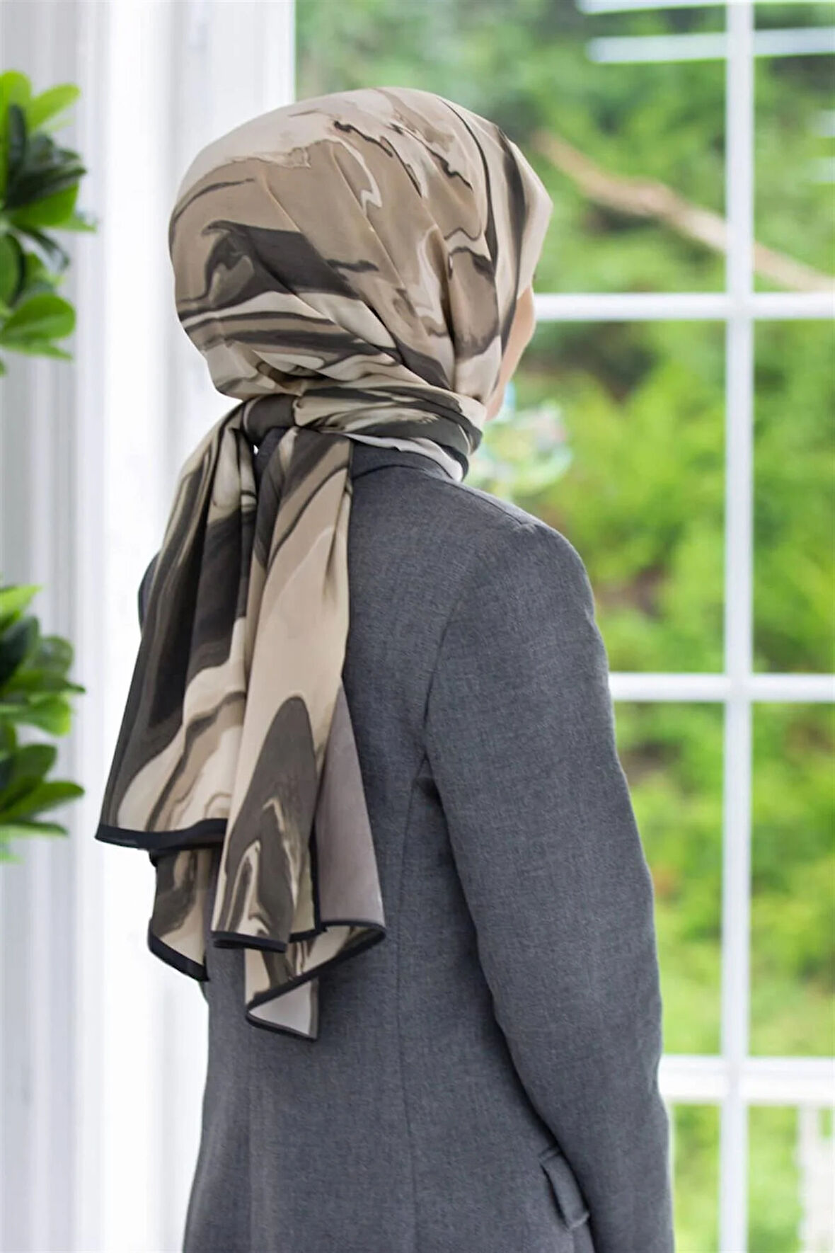 LÜKS MEDİNE EBRU DESENLİ FÜME RENKLİ 75X195 KIRIŞMAZ ŞAL MOSS KREP DİKİŞ TİPİ İTALYAN DİKİŞLİ