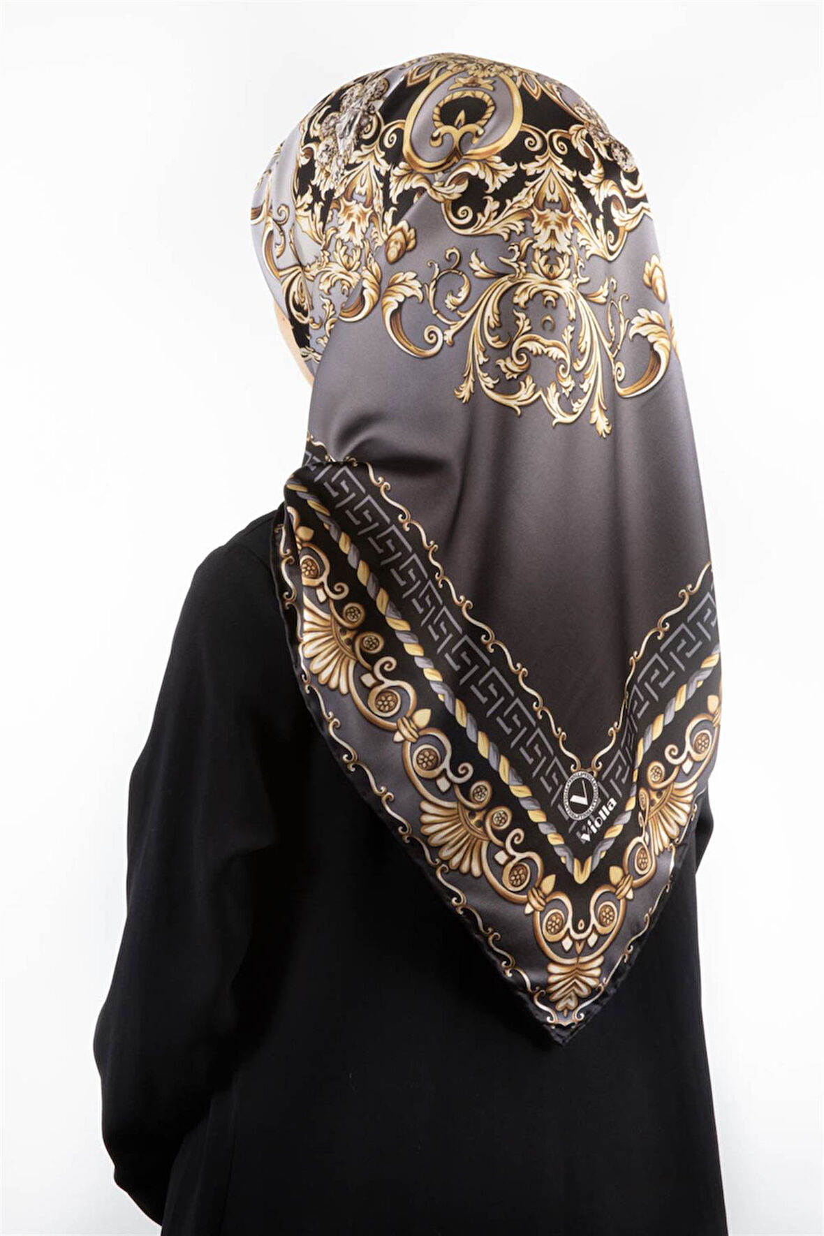 Twill Barok Desenli Füme Renkli 90x90 Eşarp (İpek İçermez) Dikim Şekli : El Dikişi