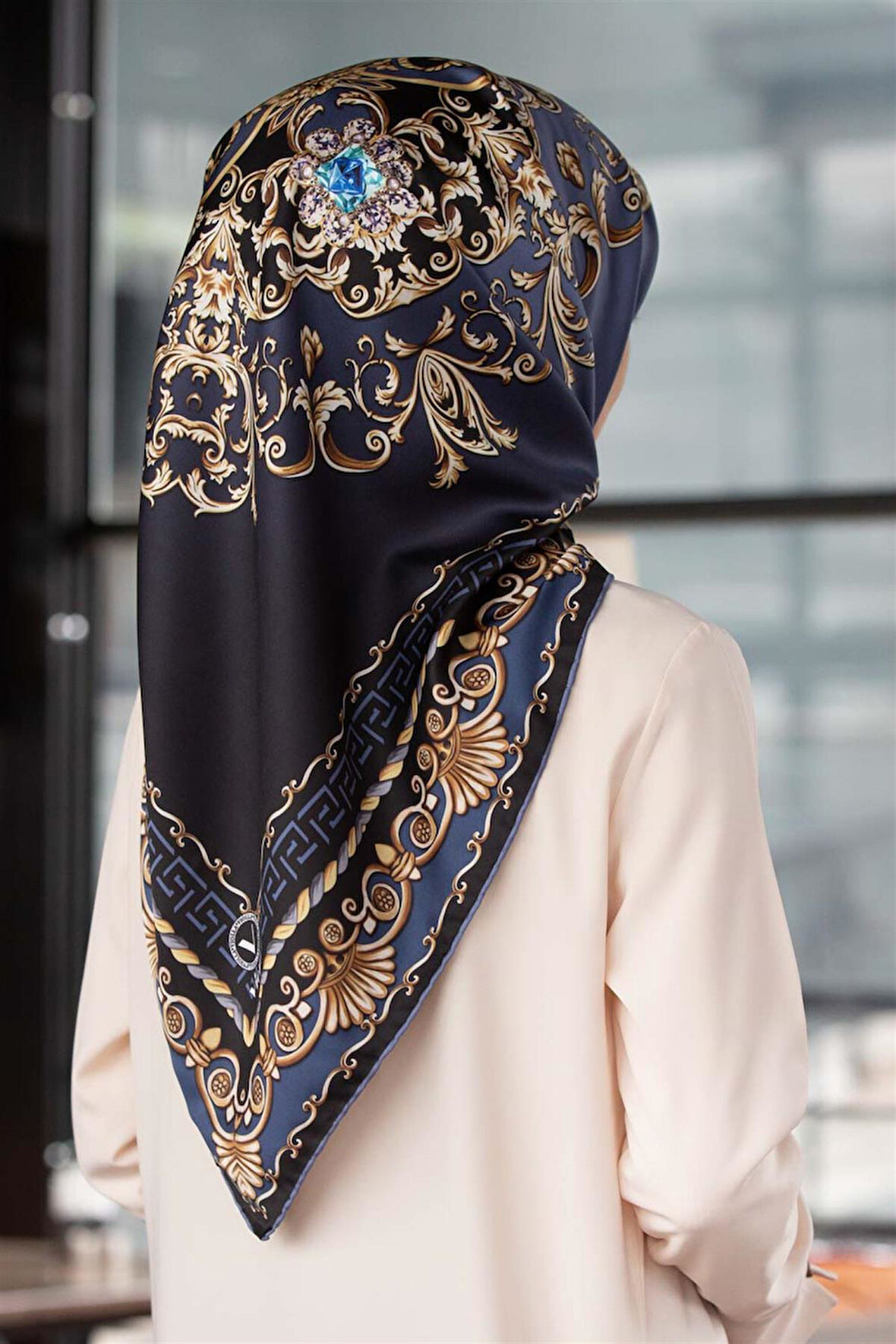 Twill Barok Desenli İndigo Renkli 90x90 Eşarp (İpek İçermez) Dikim Şekli : El Dikişi