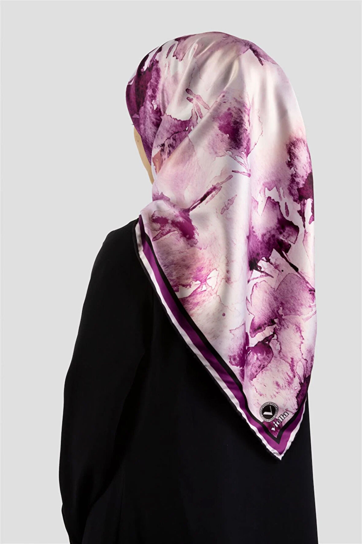 Rayon Sulu Boya Çiçek Desenli Mürdüm Renkli 90x90 Dikim Şekli : El Dikişi Eşarp (İpek İçermez)