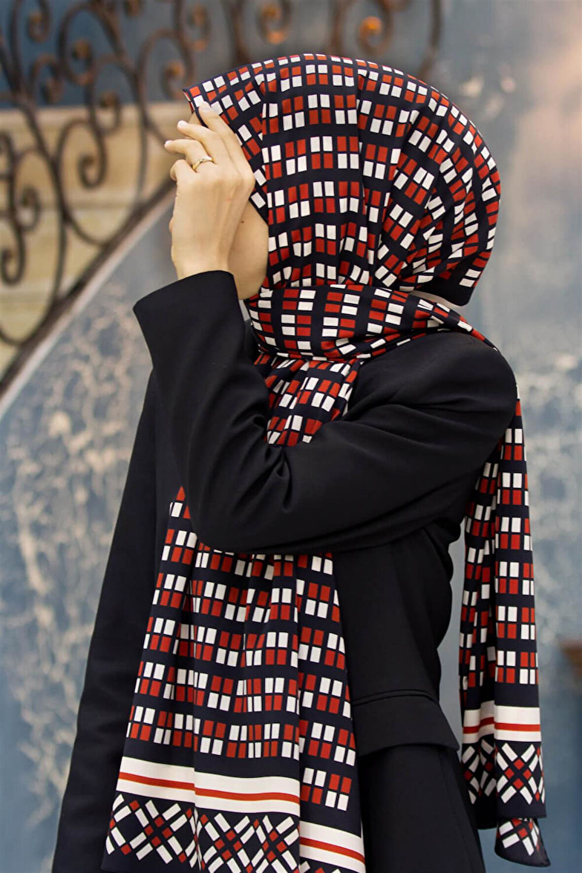 LÜKS MEDİNE İPEĞİ KARE DESENLİ KIRMIZI RENKLİ 75X195 KIRIŞMAZ ŞAL MOSS KREP DİKİŞ TİPİ İTALYAN DİKİŞLİ