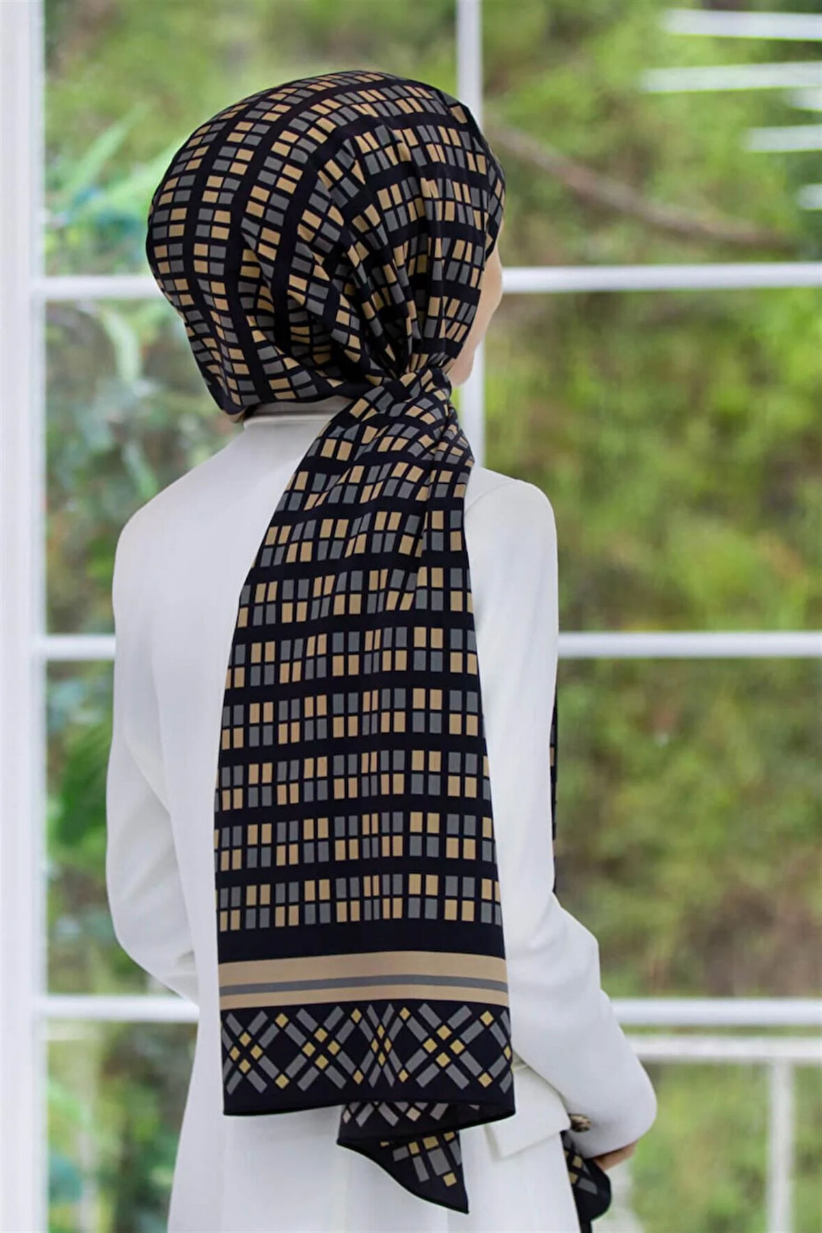 LÜKS MEDİNE İPEĞİ KARE DESENLİ FÜME RENKLİ 75X195 KIRIŞMAZ ŞAL MOSS KREP DİKİŞ TİPİ İTALYAN DİKİŞLİ