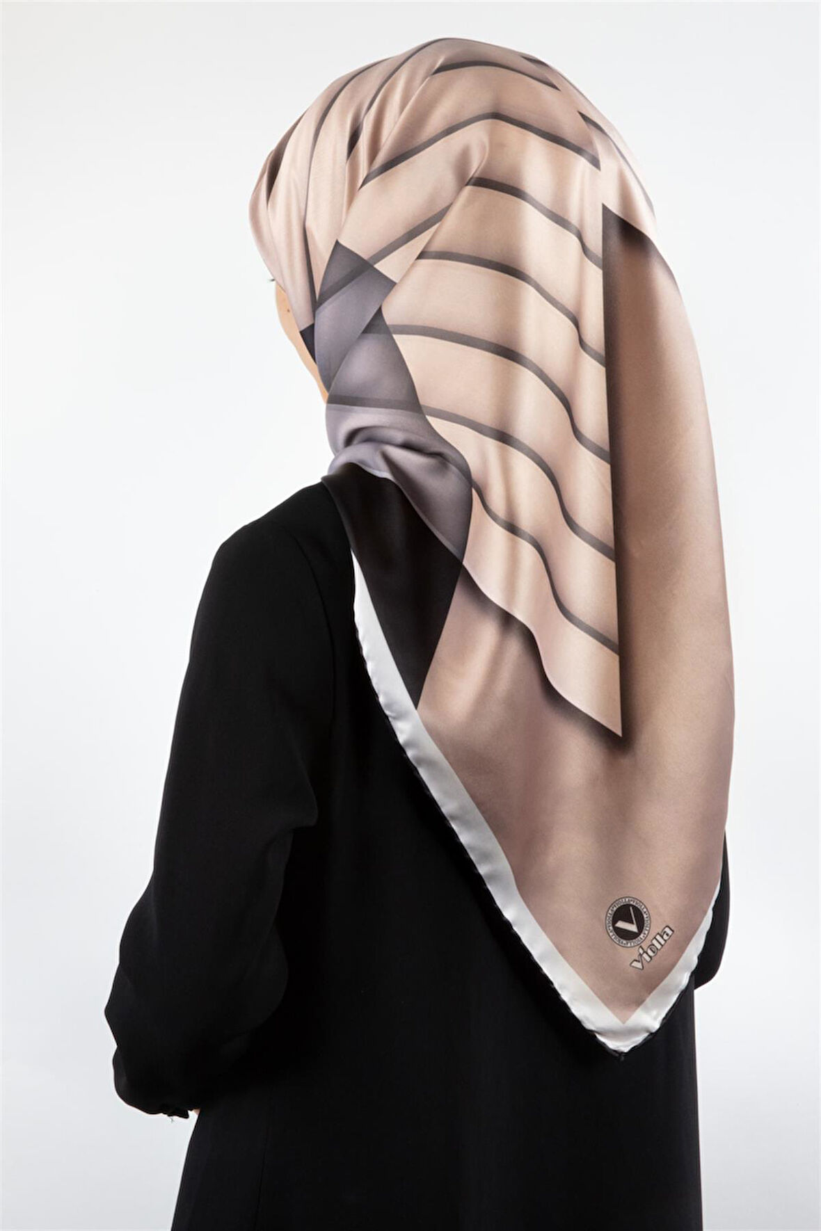 Rayon Zikzak Çizgi Desenli Gri Renkli 90x90 Eşarp (İpek İçermez) Dikim Şekli : El Dikişi