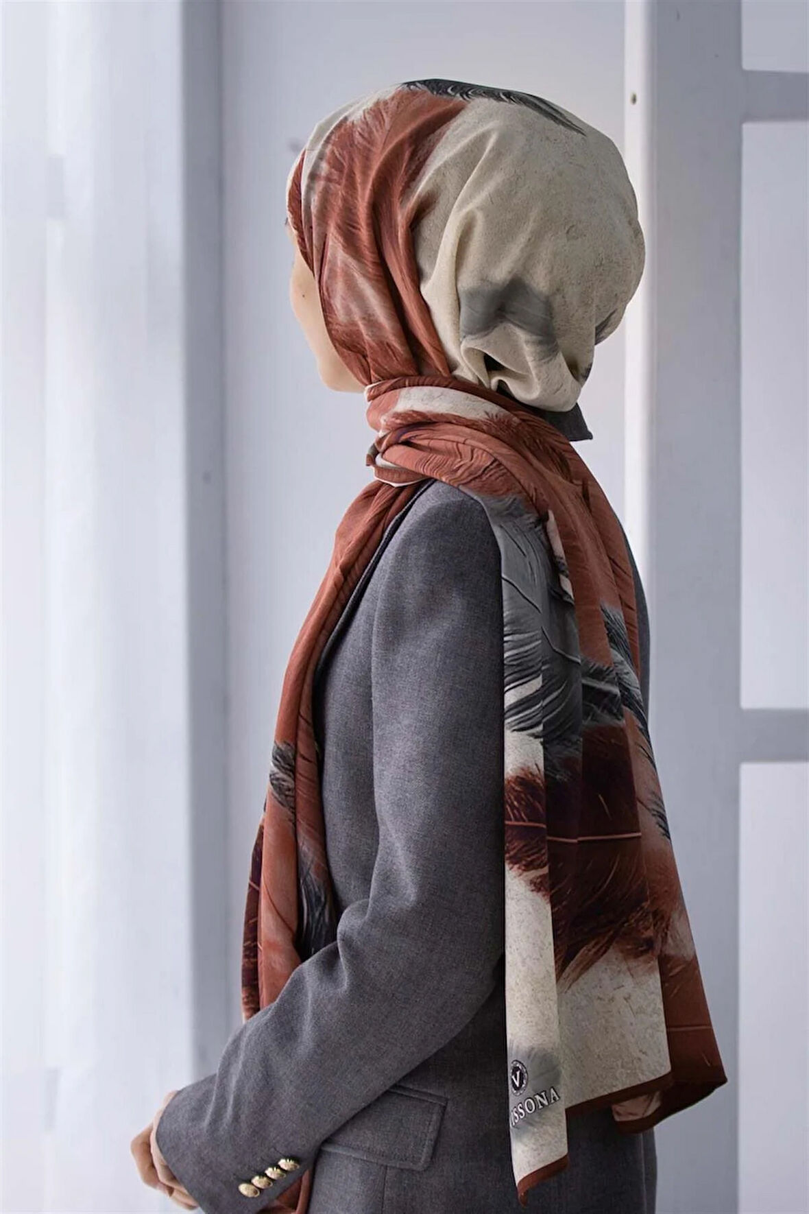 LÜKS MEDİNE İPEĞİ YAPRAK DESENLİ GÜL KURUSU - GRİ RENKLİ 75X195 KIRIŞMAZ ŞAL MOSS KREP DİKİŞ TİPİ İTALYAN DİKİŞLİ