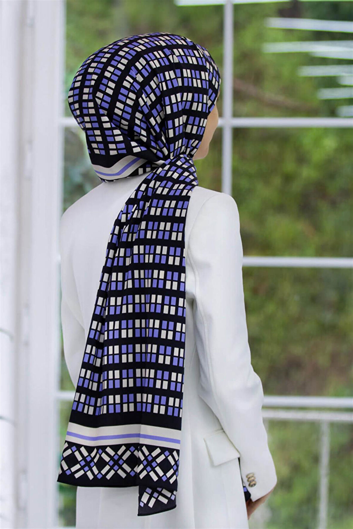 LÜKS MEDİNE İPEĞİ KARE DESENLİ BEBE MAVİSİ RENKLİ 75X195 KIRIŞMAZ ŞAL MOSS KREP DİKİŞ TİPİ İTALYAN DİKİŞLİ