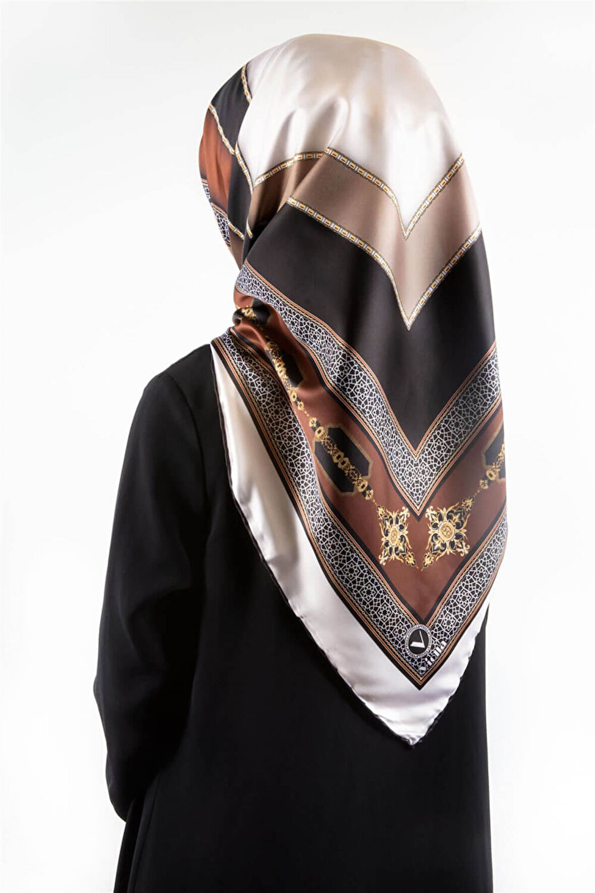 Twill Gold Detaylı ve Antik Motif Desenli Taba - Bej Renkli 90x90 Eşarp (İpek İçermez) Kenar Dikiş Şekli El Dikişli