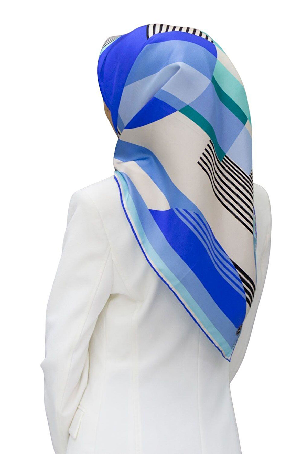 100% Twill İpek Geometrik Desenli Bebe Mavisi - Saks Renkli 90x90 Dikim Şekli : El Dikişi Eşarp