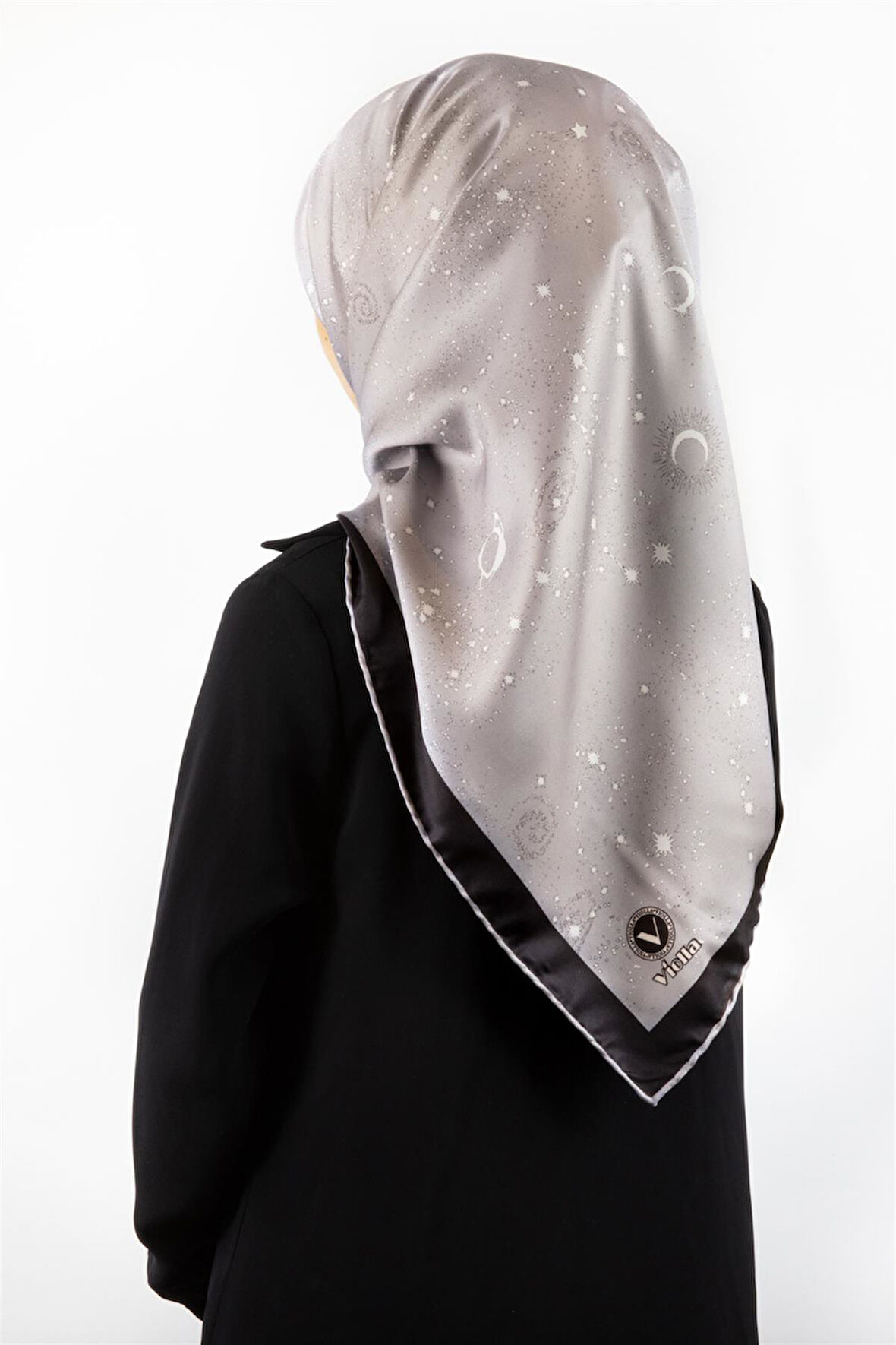 Twill Galaksi Desenli Gri Renkli 90x90 Eşarp (İpek İçermez) Kenar Dikiş Şekli El Dikişli