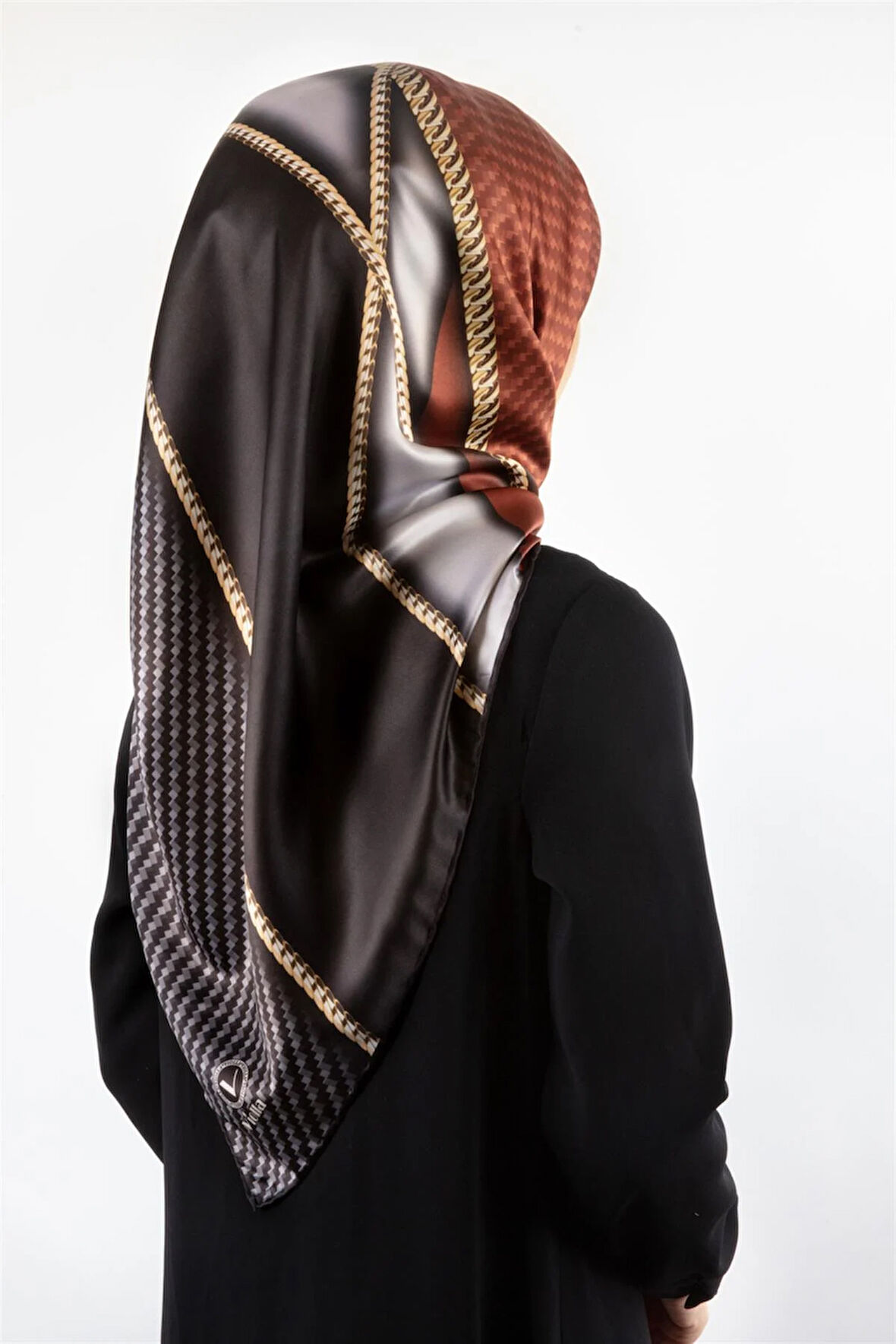 Rayon Gold Detaylı Geometrik Desenli Taba Renkli 90x90 Eşarp (İpek İçermez) Kenar Dikiş Şekli El Dikişli