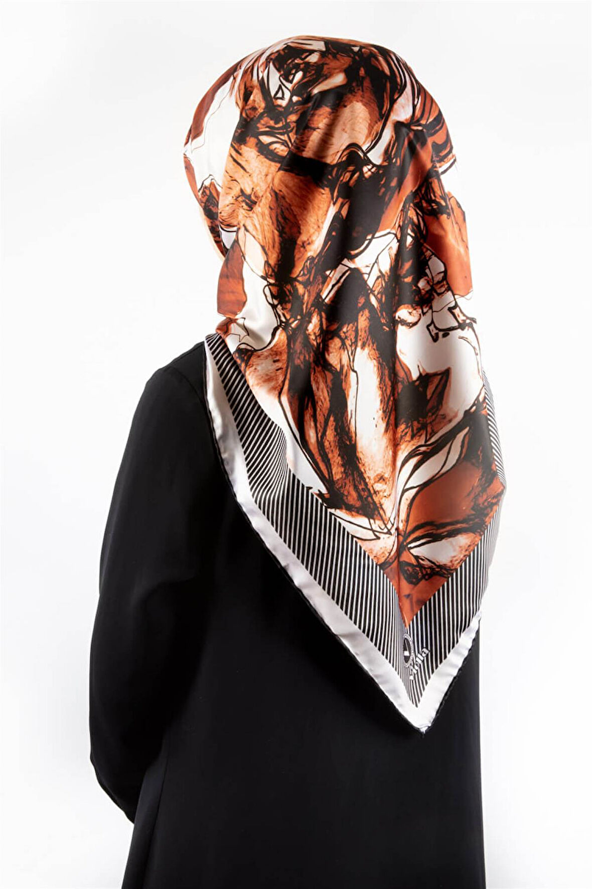 Twill Gül Yaprak Desenli Taba Renkli 90x90 Eşarp (İpek İçermez) Kenar Dikiş Şekli El Dikişli