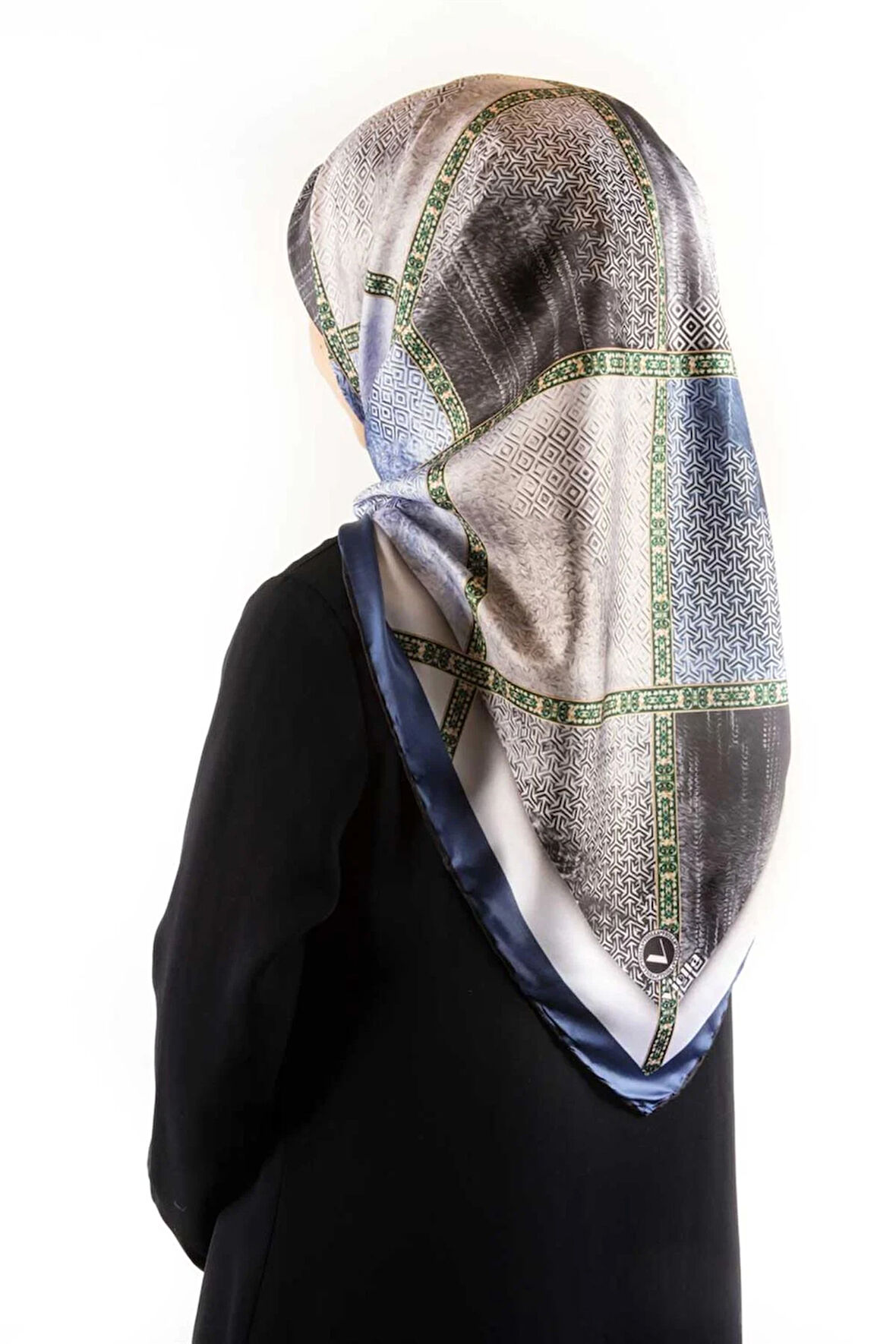 Twill Geometrik Desenli İndigo Renkli 90x90 Eşarp (İpek İçermez) Kenar Dikiş Şekli El Dikişli