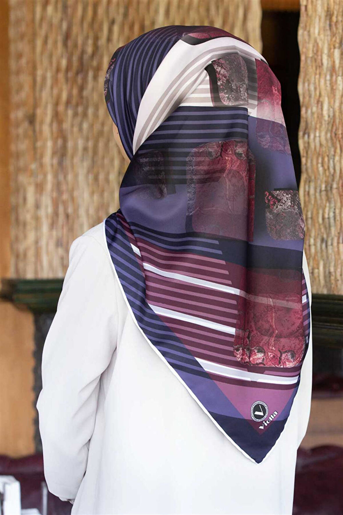 Twill Çizgili ve Geometrik Desenli Mor Renkli 90x90 Eşarp (İpek İçermez) Kenar Dikiş Şekli El Dikişli