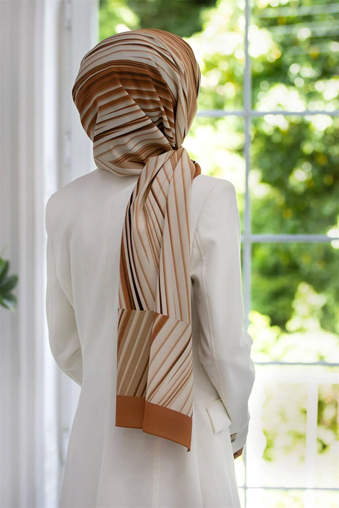 LÜKS MEDİNE İPEĞİ ÇİZGİLİ DESENLİ SOMON RENKLİ 75X195 KIRIŞMAZ ŞAL MOSS KREP DİKİŞ TİPİ İTALYAN DİKİŞLİ