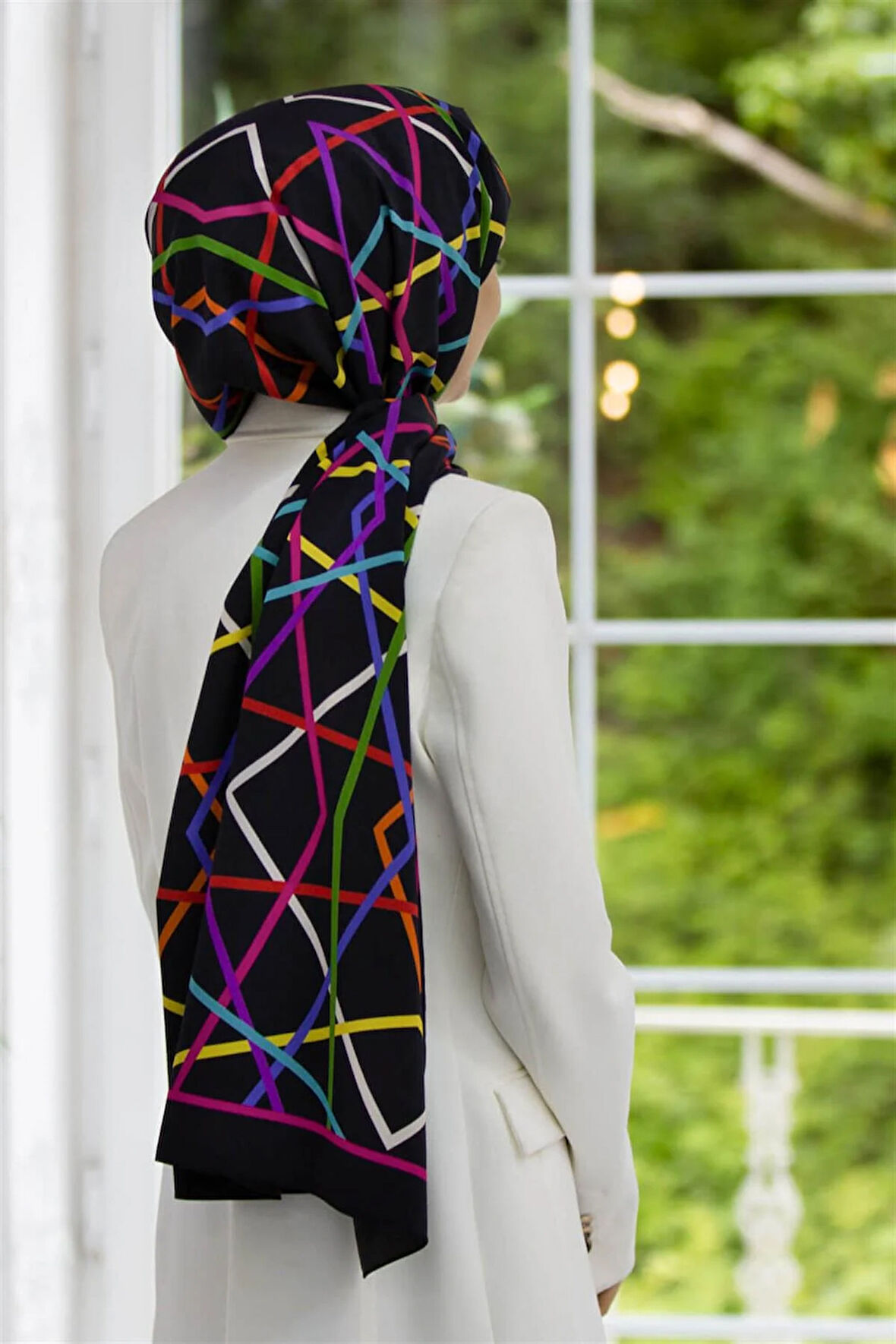 LÜKS MEDİNE İPEĞİ ÇİZGİLİ DESENLİ SİYAH - FUŞYA RENKLİ 75X195 KIRIŞMAZ ŞAL MOSS KREP DİKİŞ TİPİ İTALYAN DİKİŞLİ