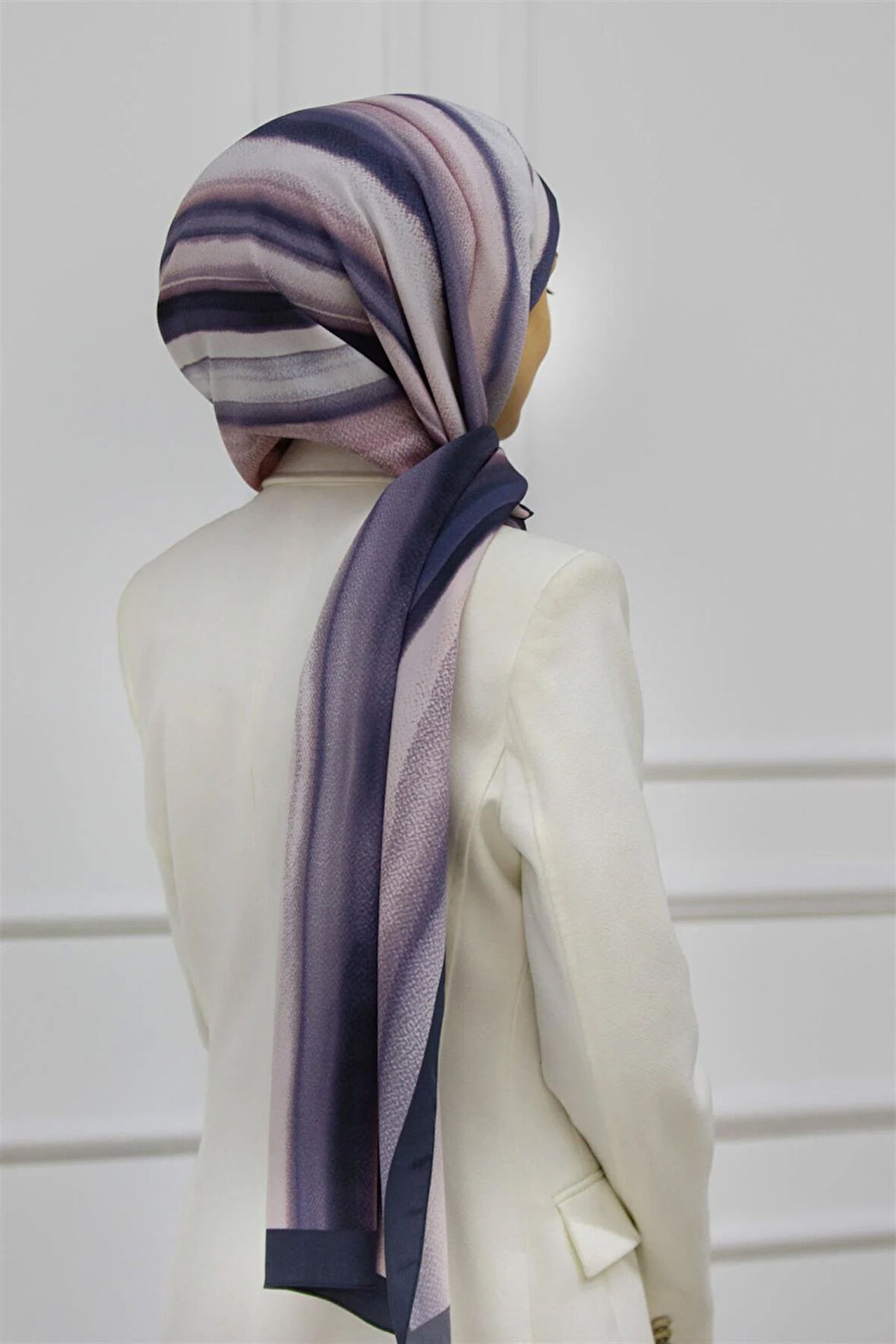 LÜKS MEDİNE İPEĞİ SULU BOYA ÇİZGİLİ DESENLİ PUDRA RENKLİ 75X195 KIRIŞMAZ ŞAL MOSS KREP DİKİŞ TİPİ İTALYAN DİKİŞLİ