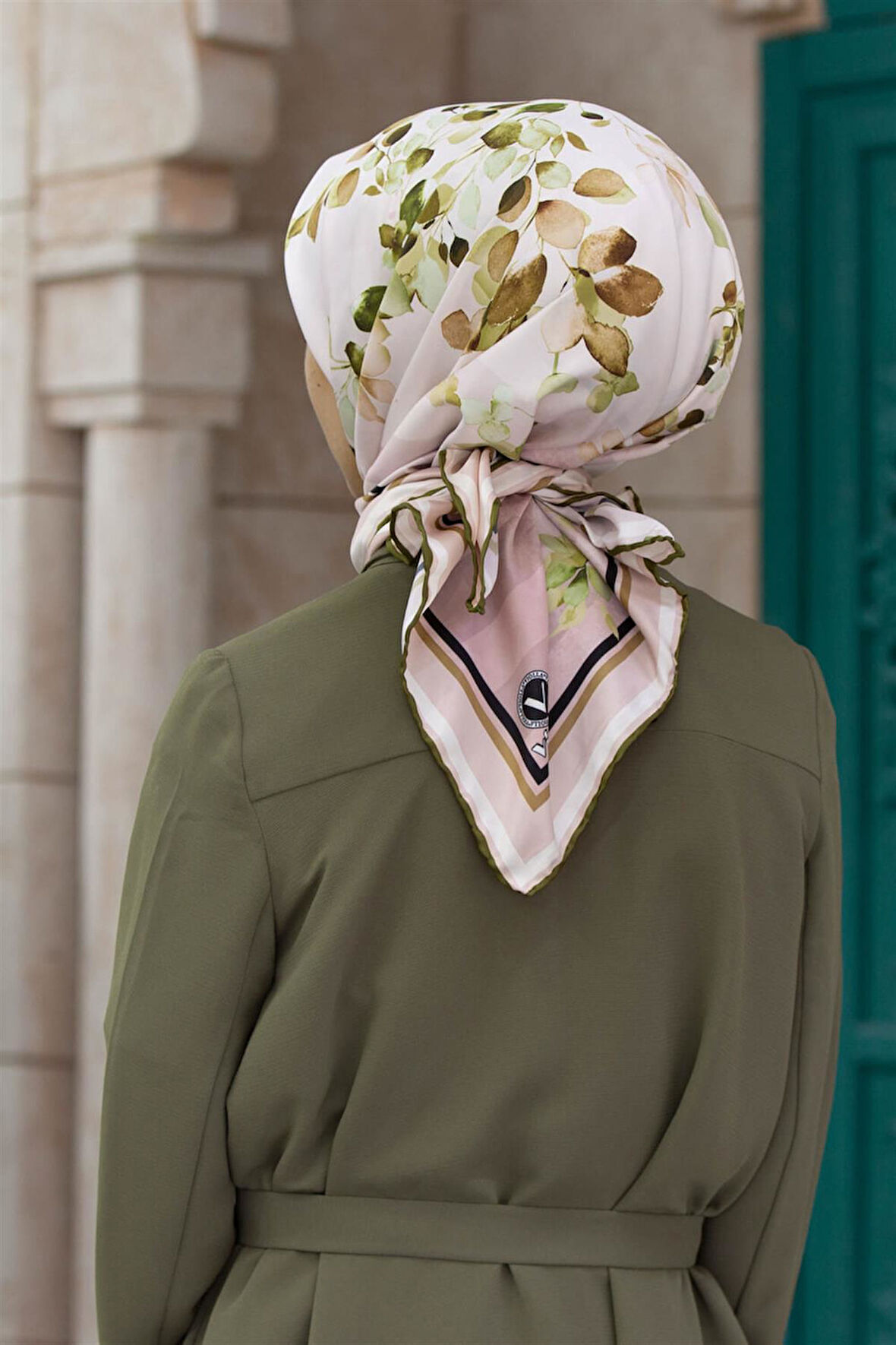 Twill Çiçek Desenli Haki Yeşili Renkli 90x90 Eşarp (İpek İçermez) Kenar Dikiş Şekli El Dikişli