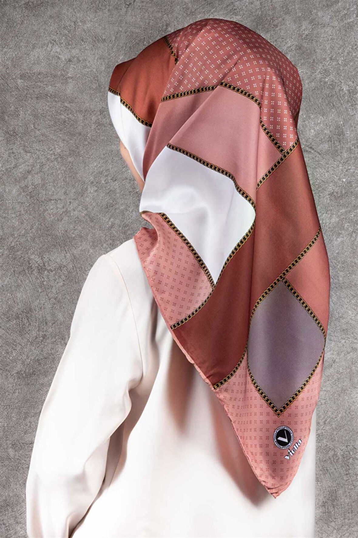 Twill Geometrik Desenli Pudra - Gri Renkli 90x90 Eşarp (İpek İçermez) Kenar Dikiş Şekli El Dikişli