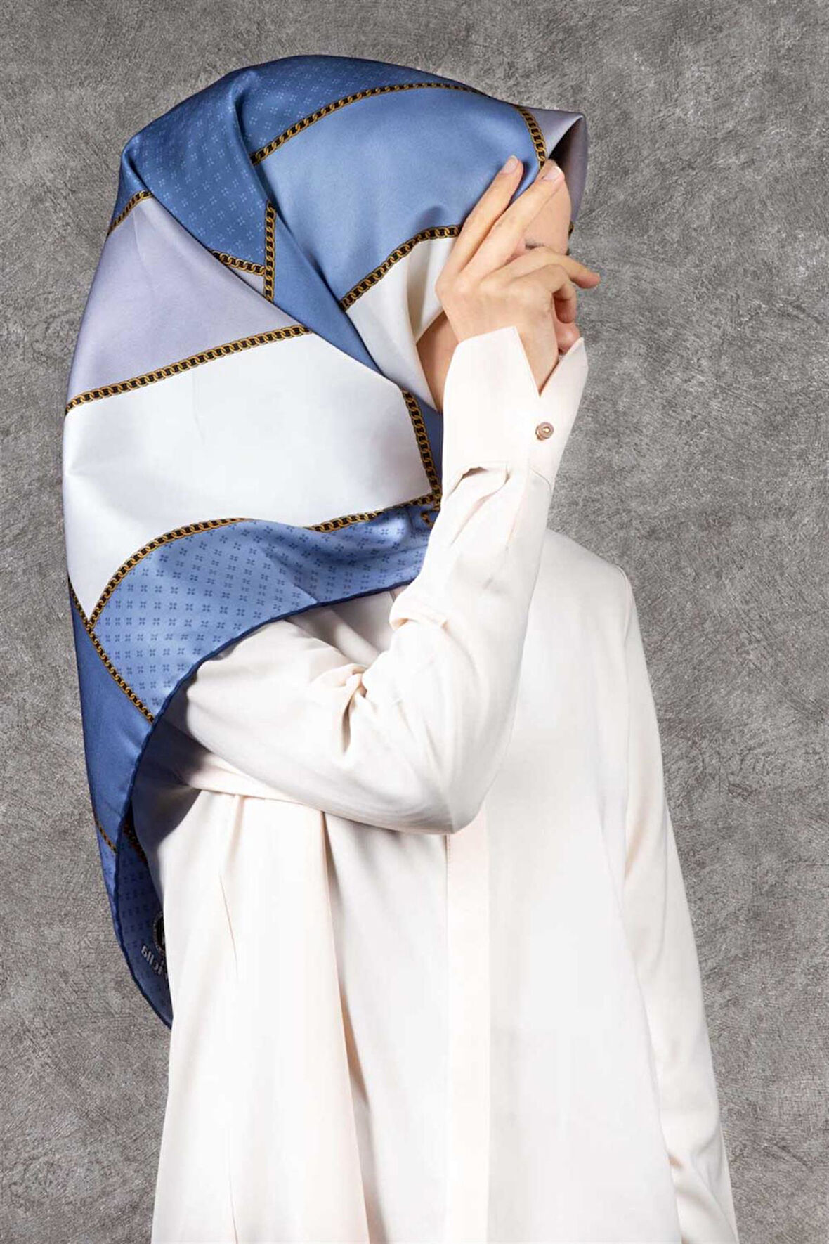 Twill Geometrik Desenli İndigo - Gri Renkli 90x90 Eşarp (İpek İçermez) Kenar Dikiş Şekli El Dikişli