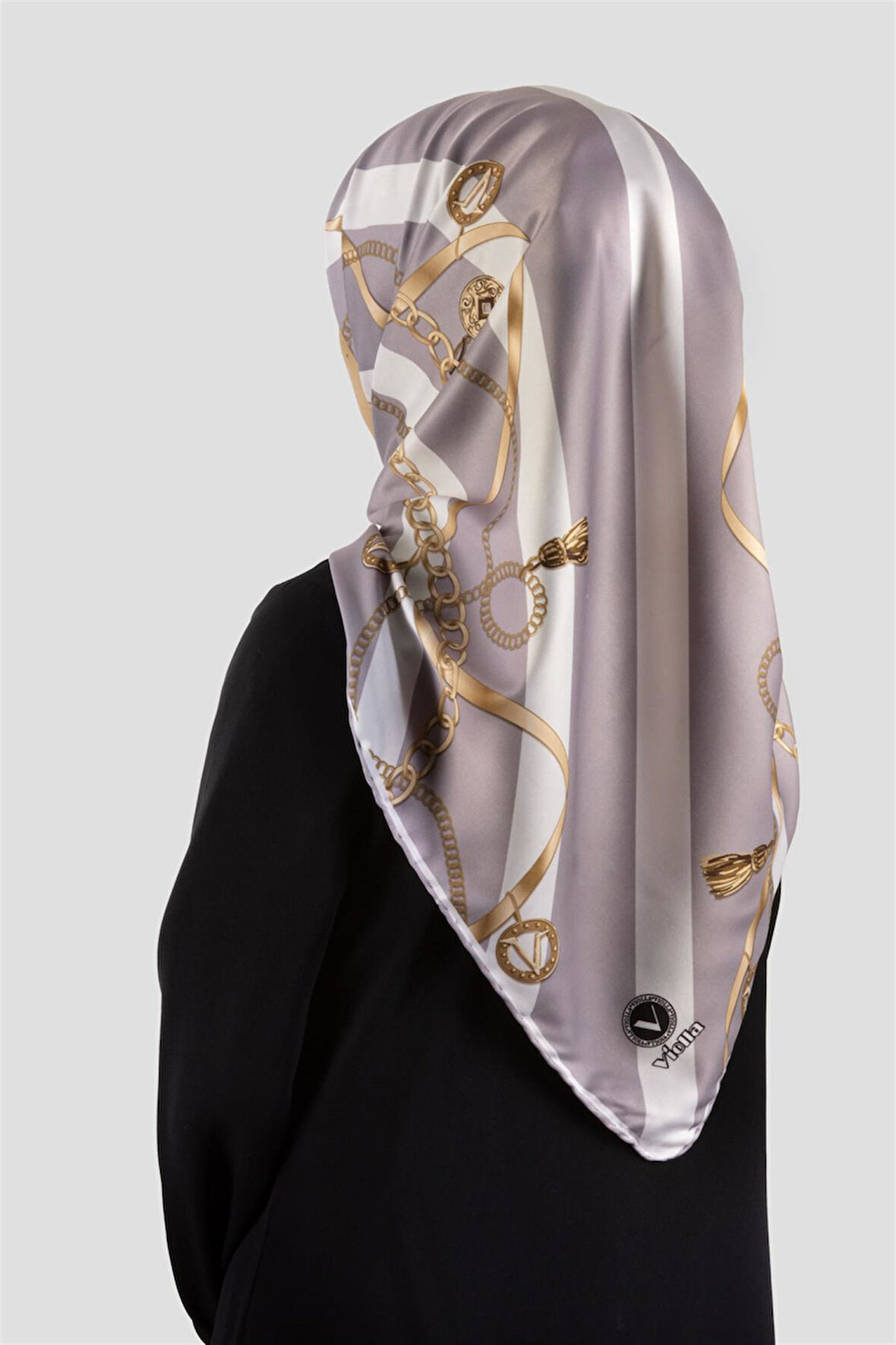 Twill Çizgili Kemer ve Zinci Desenli Gri Renkli 90x90 Eşarp (İpek İçermez) Kenar Dikiş Şekli El Dikişli