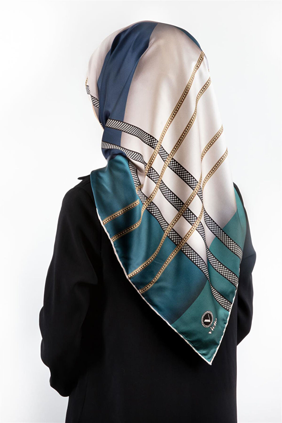 Twill Geometrik Desenli Petrol Yeşili - İndigo Renkli 90x90 Eşarp (İpek İçermez) Kenar Dikiş Şekli El Dikişli