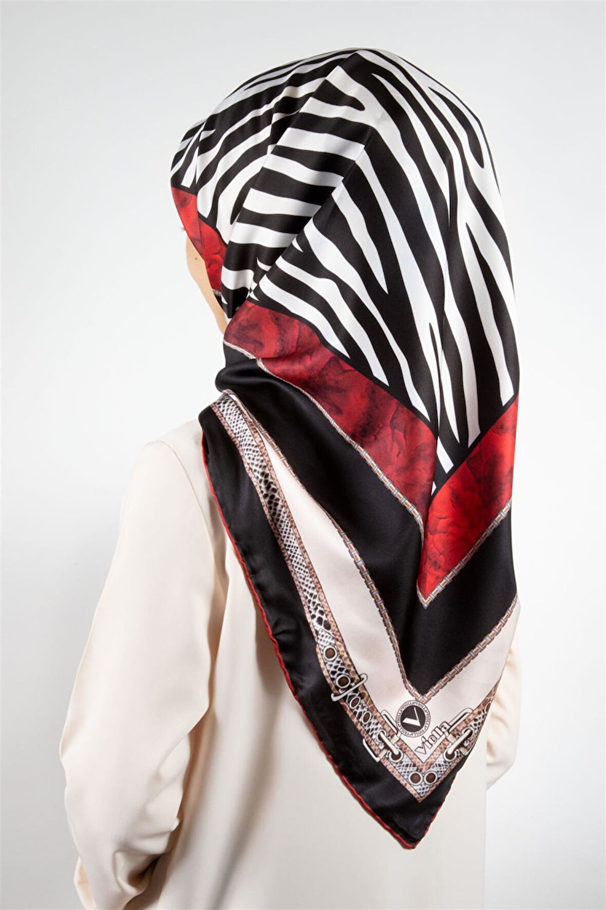 Twill Kemer Bordürlü Zincir Desenli Kırmızı Renkli 90x90 Eşarp (İpek İçermez) Kenar Dikiş Şekli El Dikişli