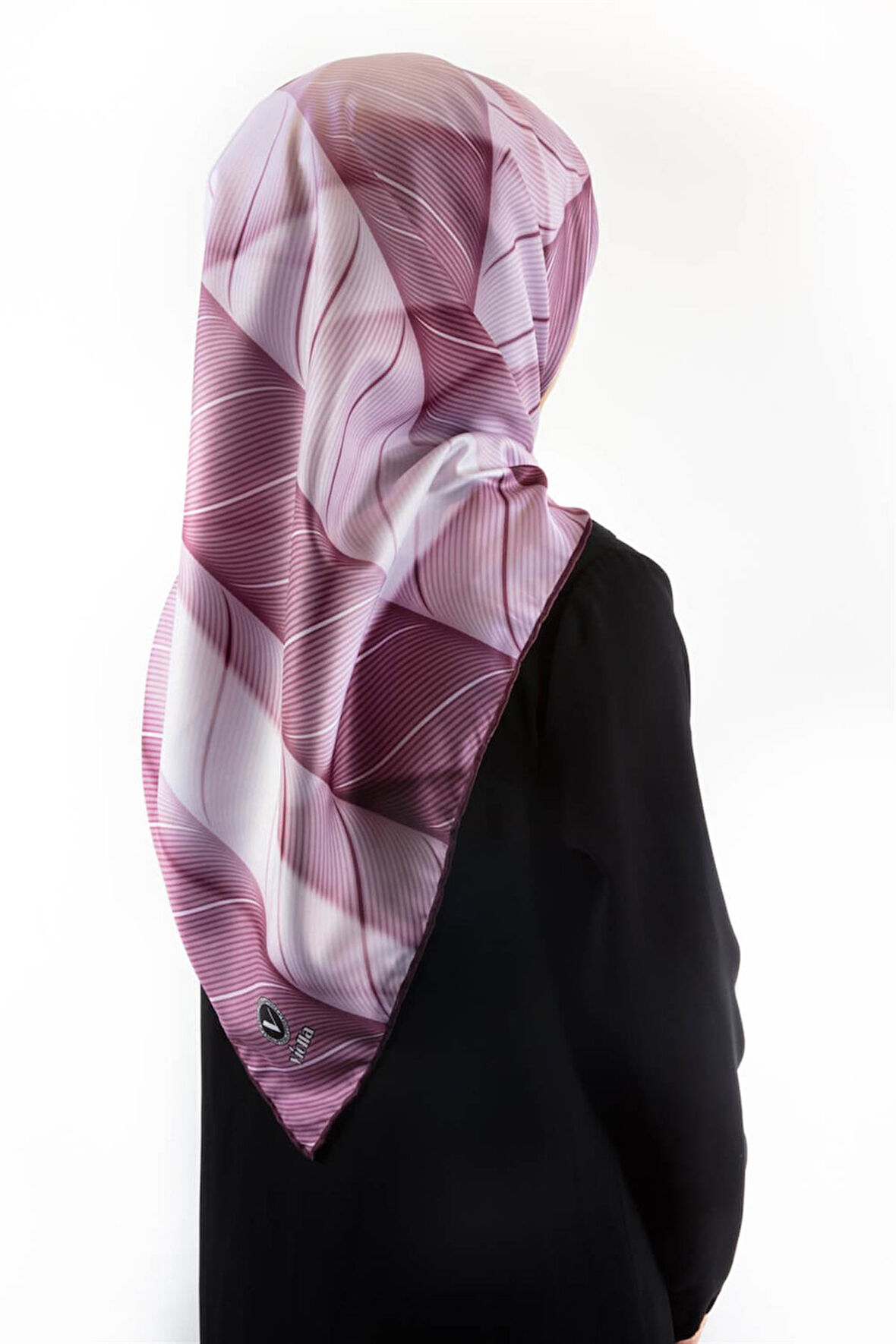 Twill Şeritli Geometrik Desenli Lila Renkli 90x90 Eşarp (İpek İçermez) Kenar Dikiş Şekli El Dikişli