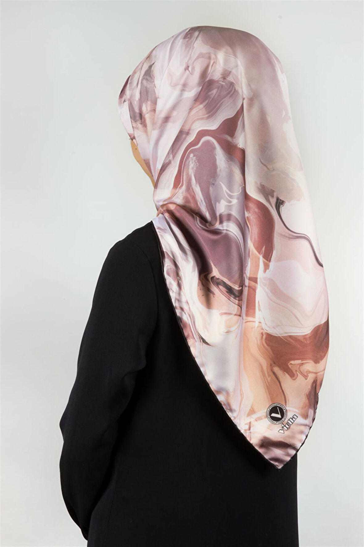 Twill Batik Desenli Bej Renkli 90x90 Eşarp (İpek İçermez) Kenar Dikiş Şekli El Dikişli