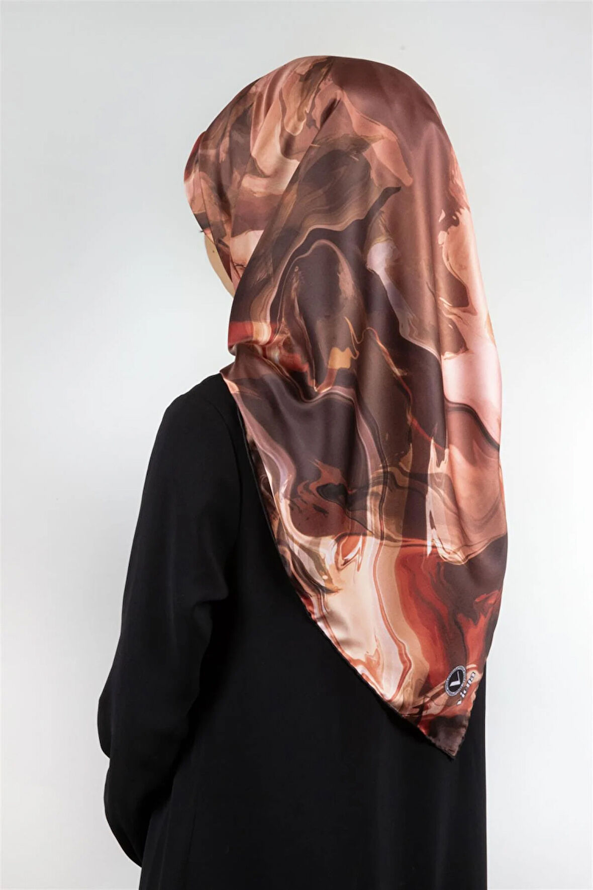 Twill Batik Desenli Taba Renkli 90x90 Eşarp (İpek İçermez) Kenar Dikiş Şekli El Dikişli