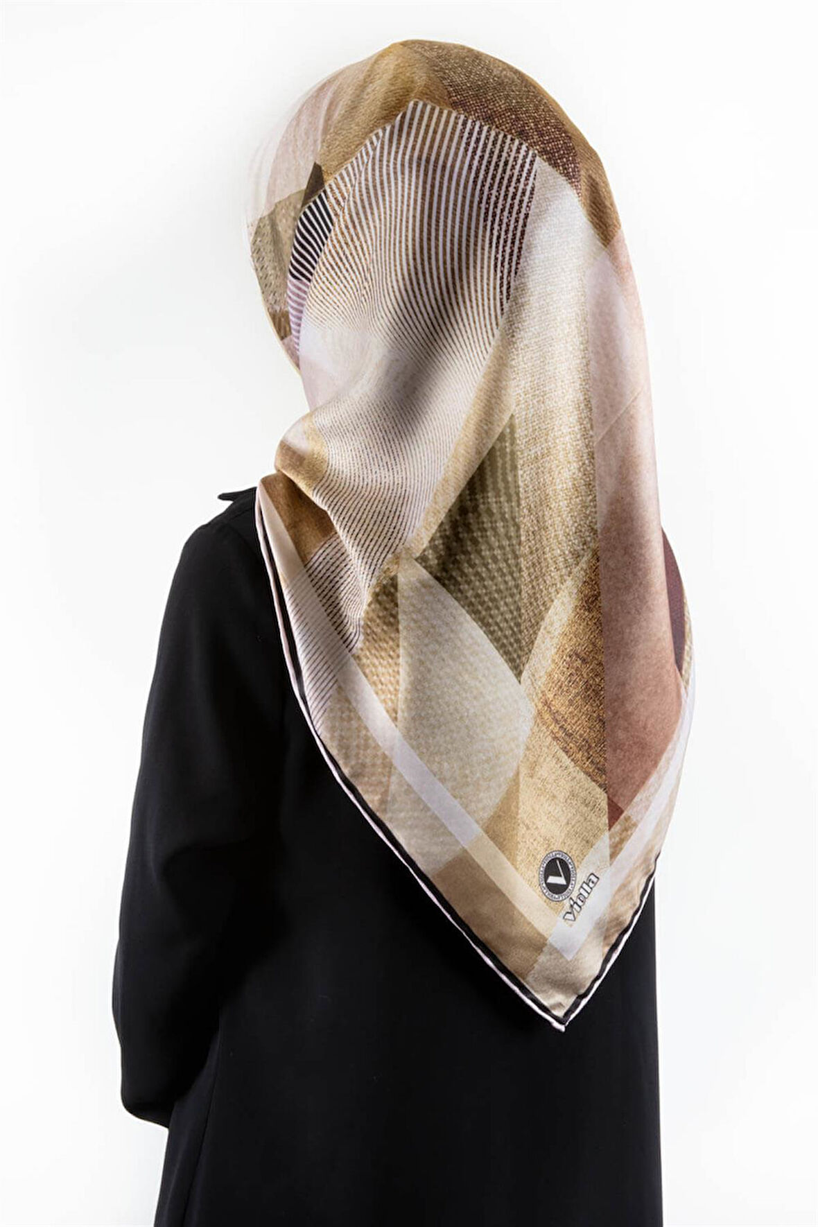 Twill Dokulu Ve Geometrik Desenli Bej Renkli 90x90 Eşarp (İpek İçermez) Kenar Dikiş Şekli El Dikişli