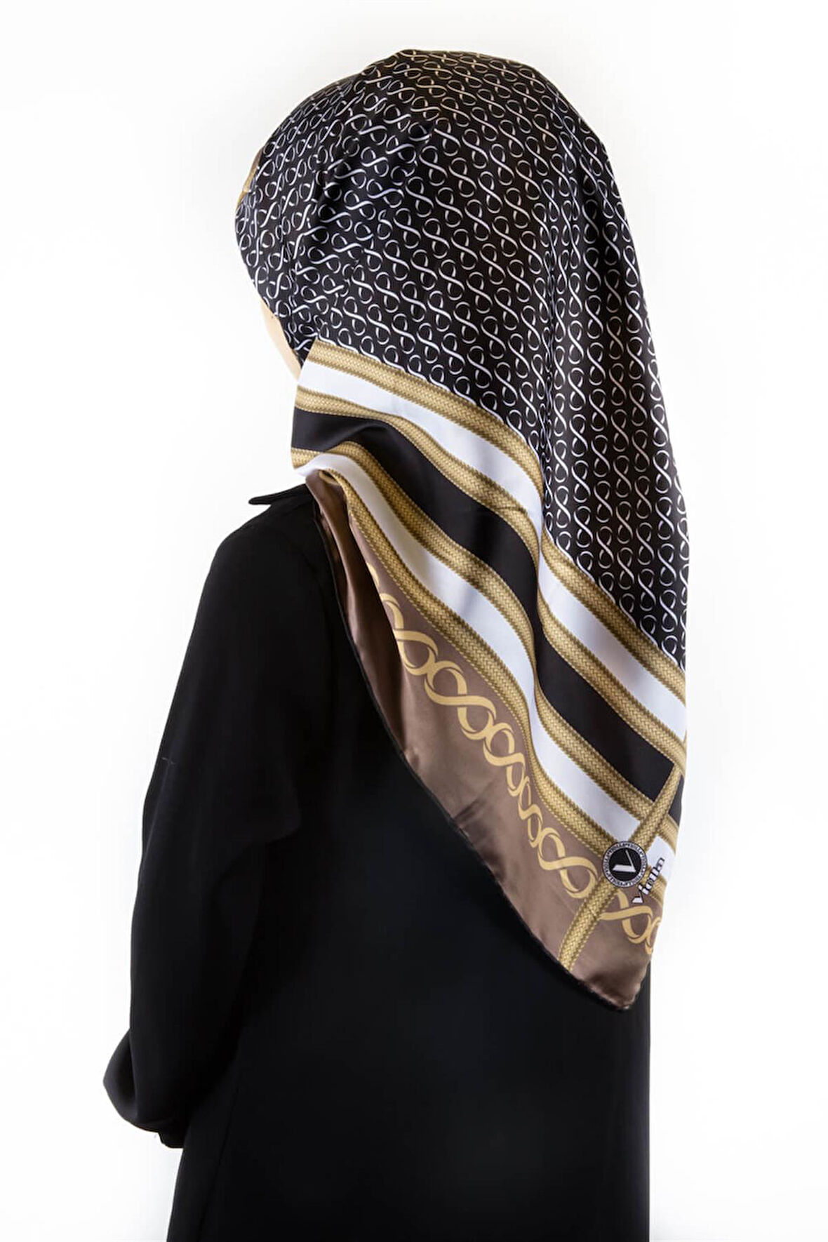 Twil Geometrik Desenli Bej Renkli 90x90 Eşarp (İpek İçermez) Dikim Şekli : El Dikişi