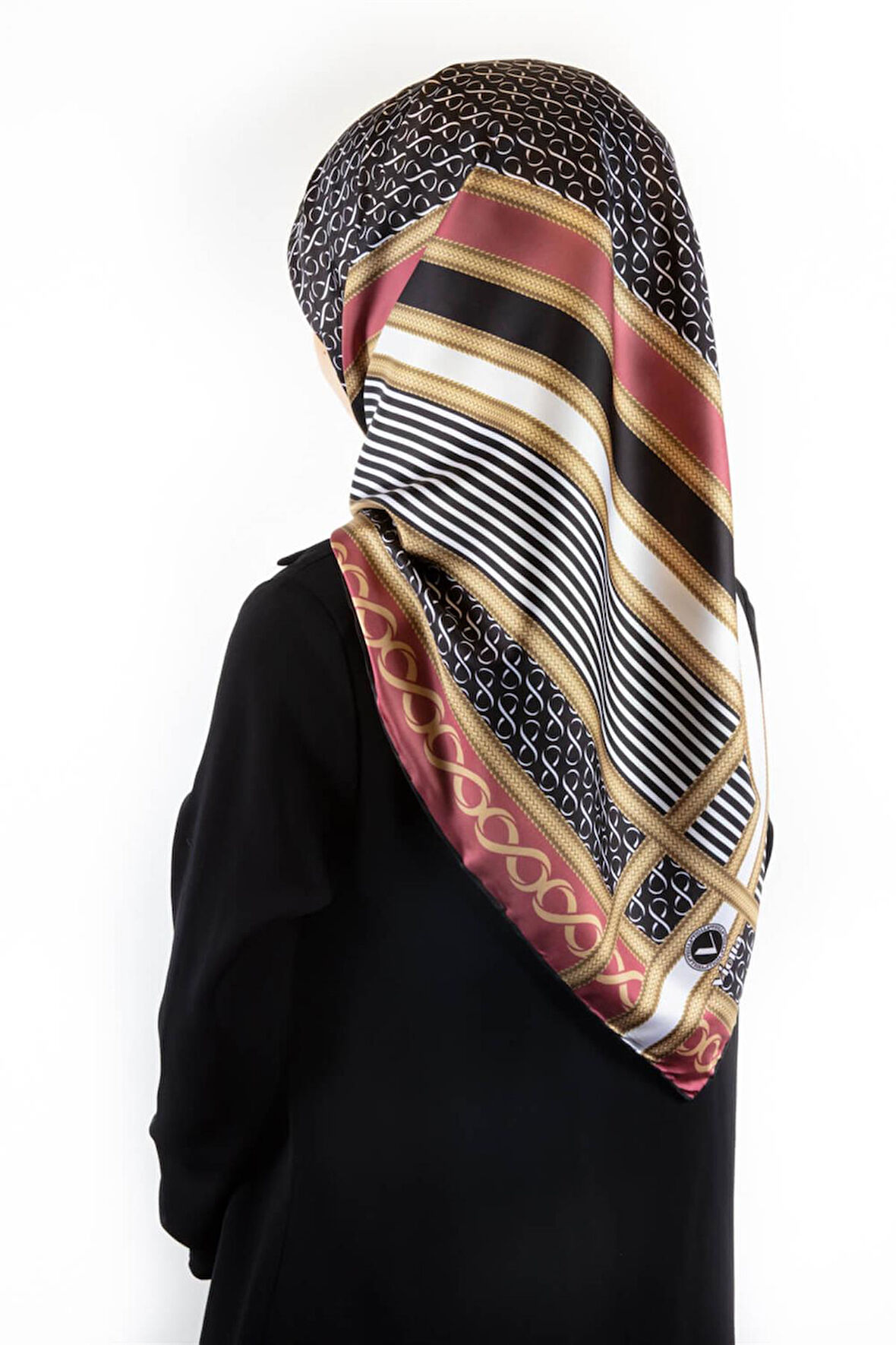 Twil Geometrik Desenli Pudra Renkli 90x90 Eşarp (İpek İçermez) Dikim Şekli : El Dikişi