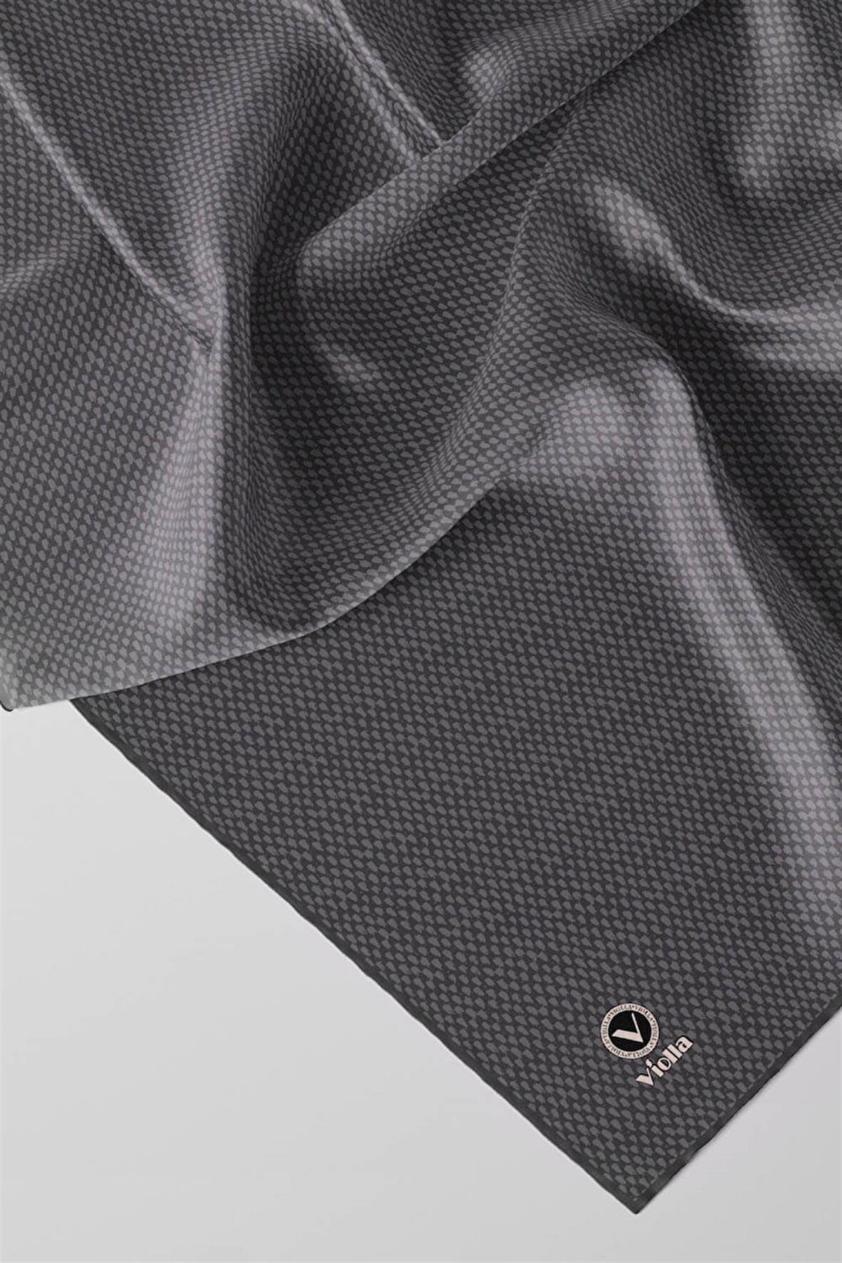 Twill Dokulu Düz Renk Desenli Gri Renkli 90x90 Eşarp (İpek İçermez) Kenar Dikiş Şekli El Dikişli