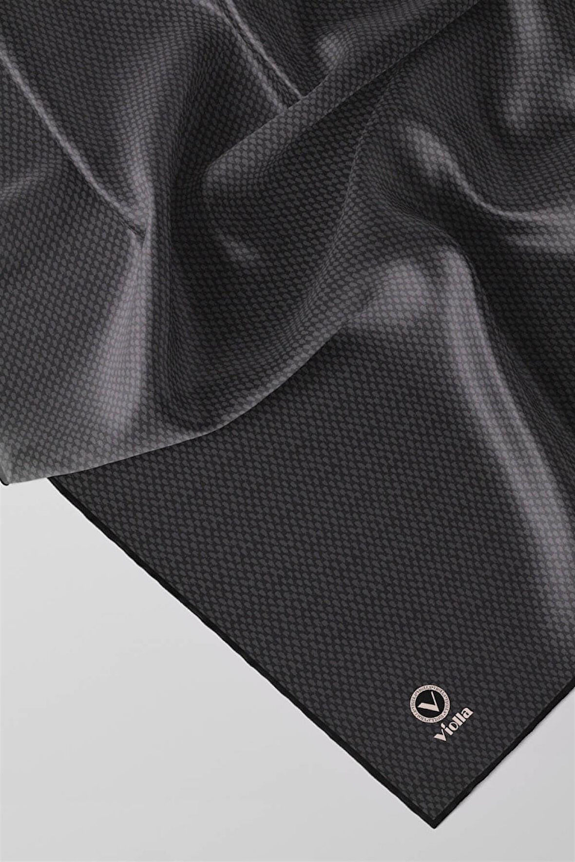 Twill Dokulu Düz Renk Desenli Füme Renkli 90x90 Eşarp (İpek İçermez) Kenar Dikiş Şekli El Dikişli