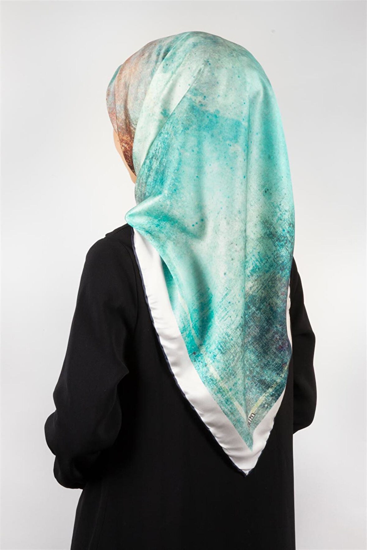 Twil Dokulu Desenli Petrol Yeşili Renkli 90x90 Eşarp (İpek İçermez) Dikim Şekli : El Dikişi