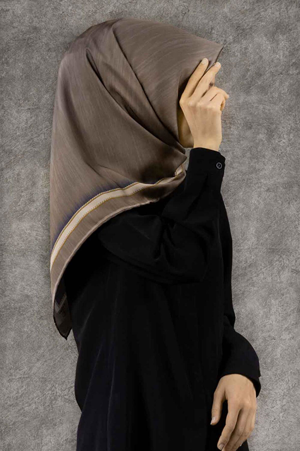 Twill Efektli Bordür Desenli Vizon Renkli 90x90 Eşarp (İpek İçermez) Dikim Şekli : El Dikişi