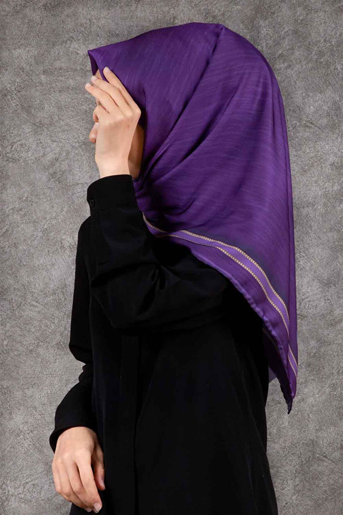 Twill Efektli Bordür Desenli Mor Renkli 90x90 Eşarp (İpek İçermez) Dikim Şekli : El Dikişi