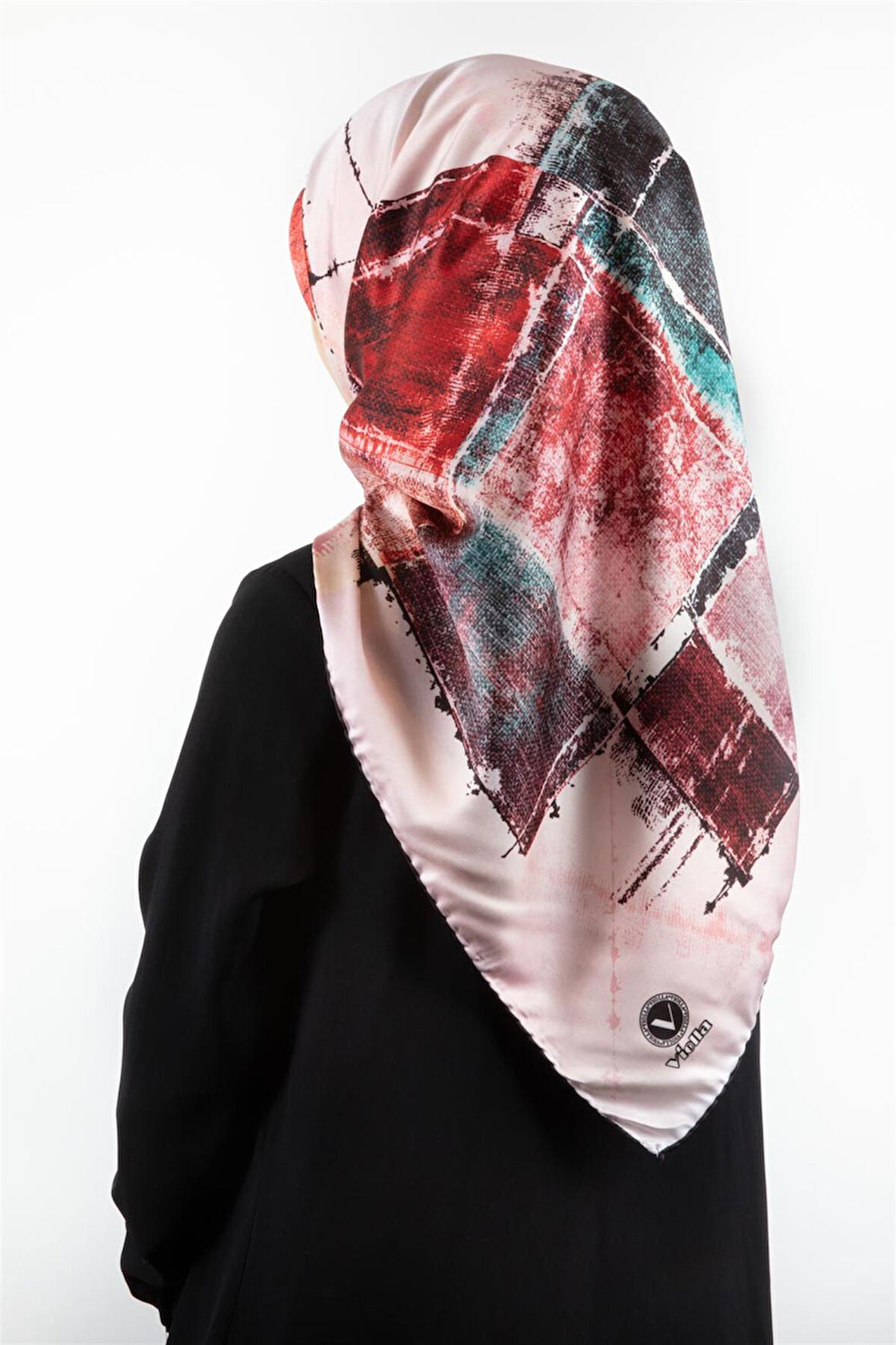 Twill Yamalı Ve Geometrik Desenli Pudra Renkli 90x90 Eşarp (İpek İçermez) Dikim Şekli : El Dikişi