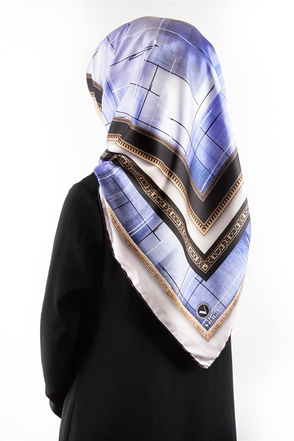 Twill Gold Çerçeveli ve Fırça Desenli İndigo Renkli 90x90 Eşarp (İpek İçermez) Dikim Şekli : El Dikişi