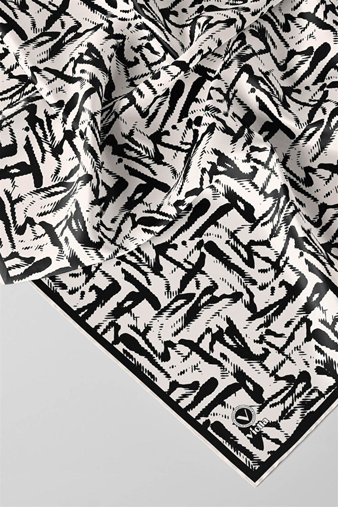 Twill Geometrik Desenli Siyah - Krem Renkli 90x90 Eşarp (İpek İçermez) Dikim Şekli : El Dikişi