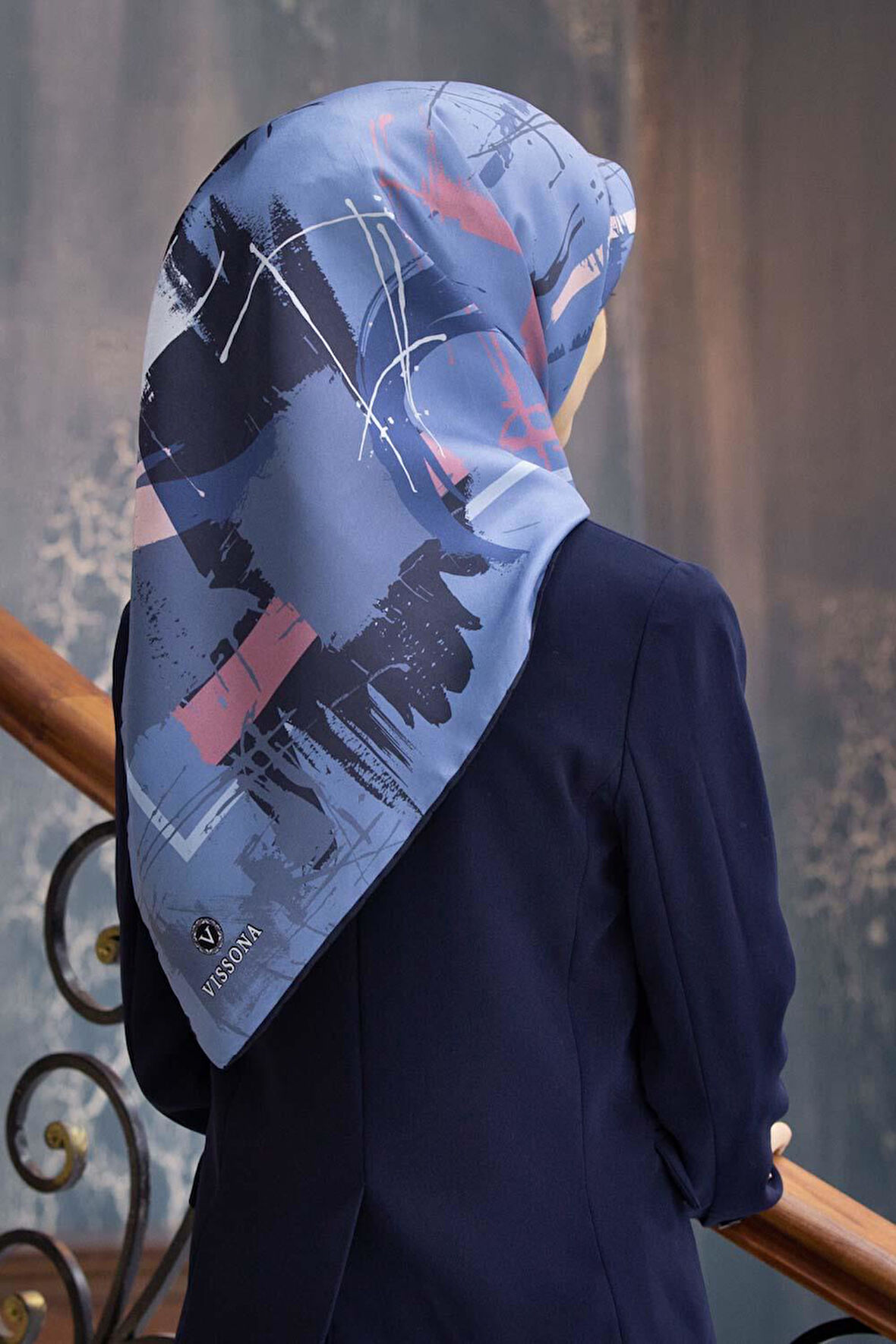 %100 Twill İpek Geometrik Desenli İndigo - Gül Kurusu Renkli 90x90 Eşarp Dikim Şekli : El Dikişi