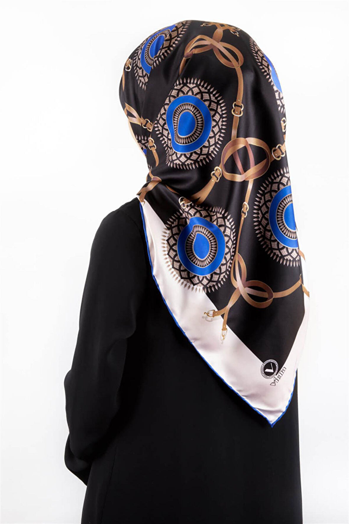 Twill Kemerli Ve Geometrik Desenli Saks Renkli 90x90 Eşarp (İpek İçermez) Kenar Dikiş Şekli El Dikişli