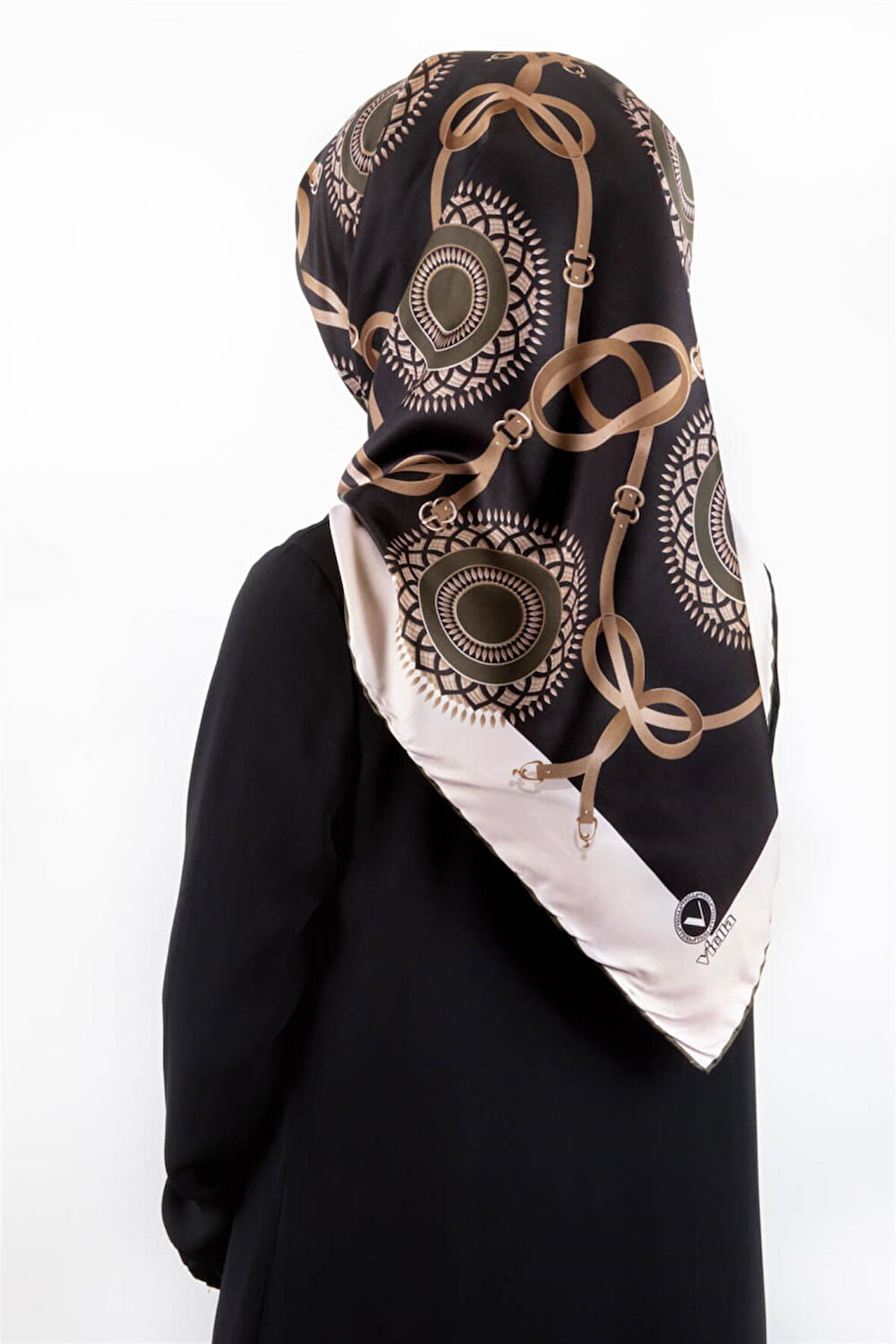 Twill Kemerli Ve Geometrik Desenli Haki Renkli 90x90 Eşarp (İpek İçermez) Kenar Dikiş Şekli El Dikişli