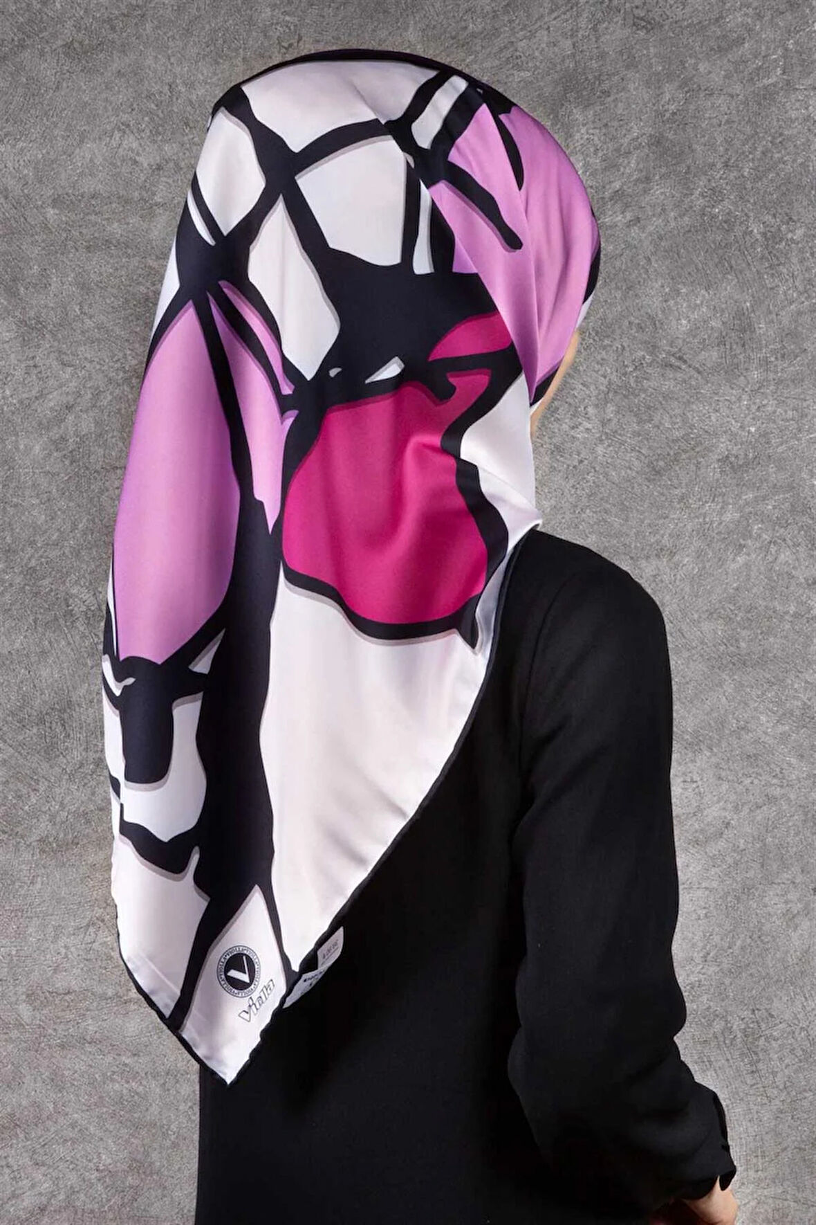 Twill Geometrik Desenli Lila - Mor Renkli 90x90 Eşarp (İpek İçermez) Dikim Şekli : El Dikişi