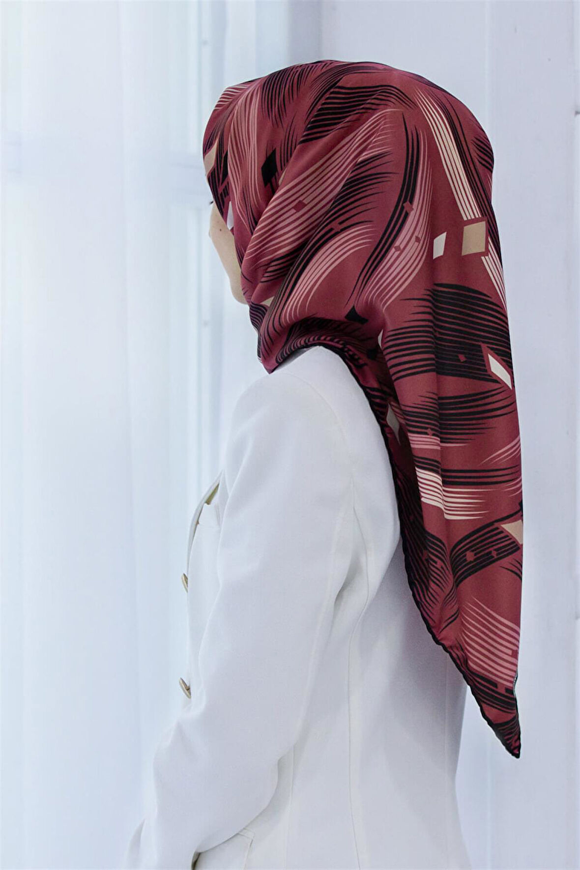 Rayon Geometrik Çizgili Desenli Gül Kurusu Renkli 90x90 Eşarp (İpek İçermez) Kenar Dikiş Şekli El Dikişli