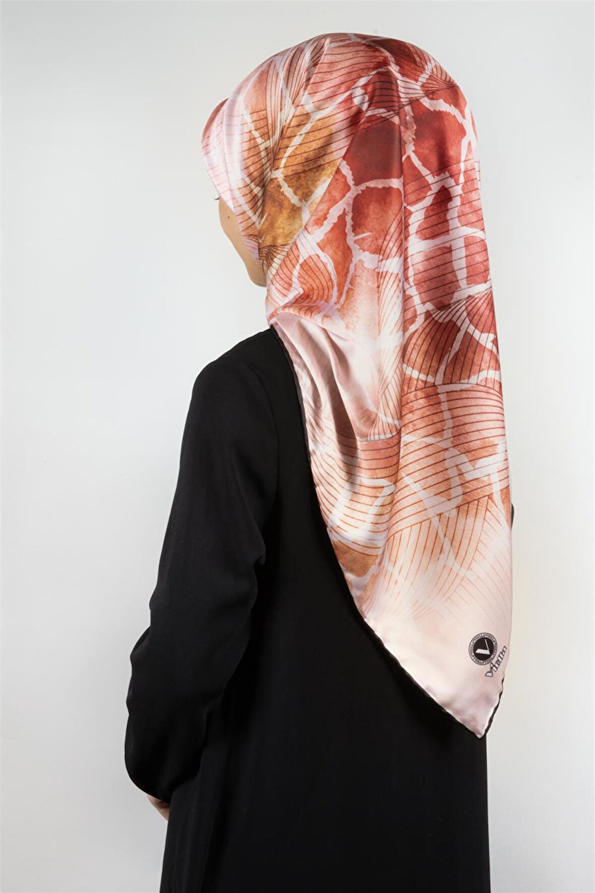 Twill Degradeli Ve Zürafa Desenli Bakır Renkli 90x90 Eşarp (İpek İçermez) Kenar Dikiş Şekli El Dikişli