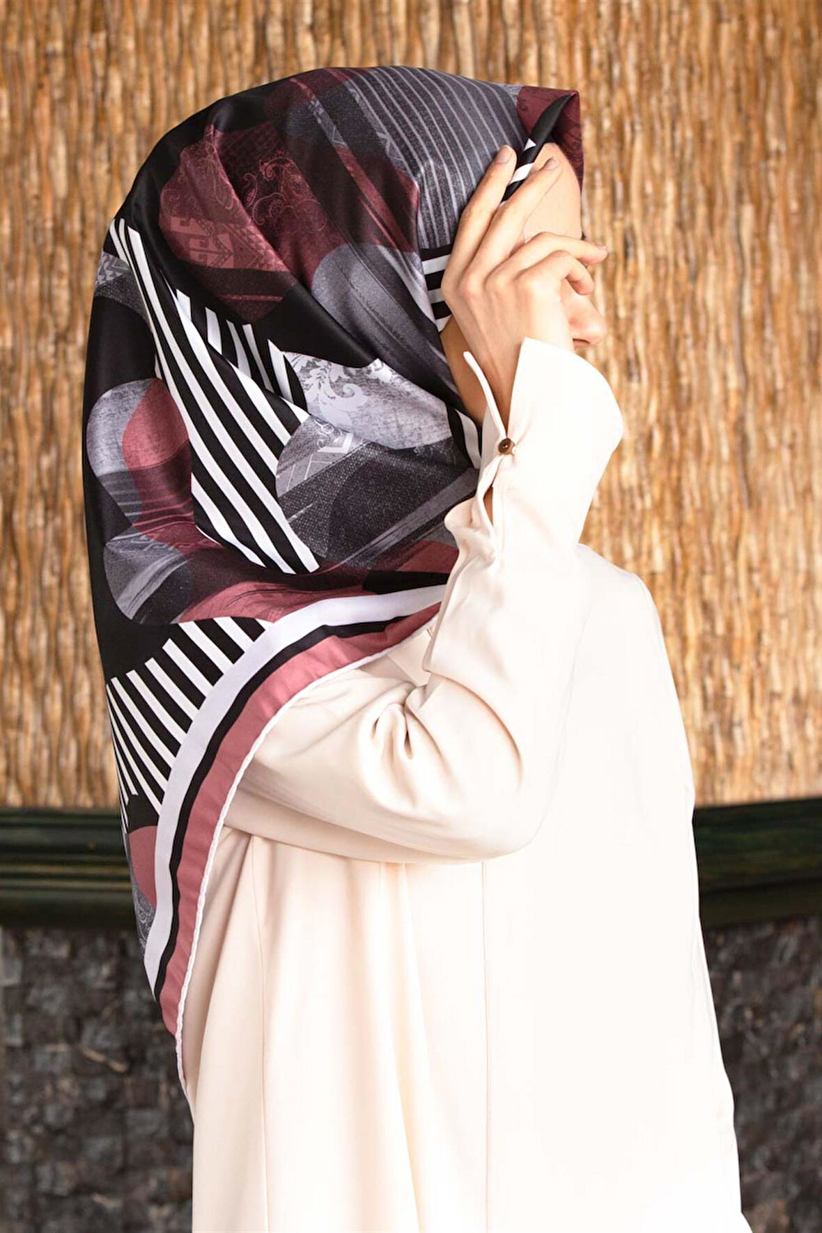 Twill Çizgili Geometrik Desenli Pudra Renkli 90x90 Eşarp (İpek İçermez)